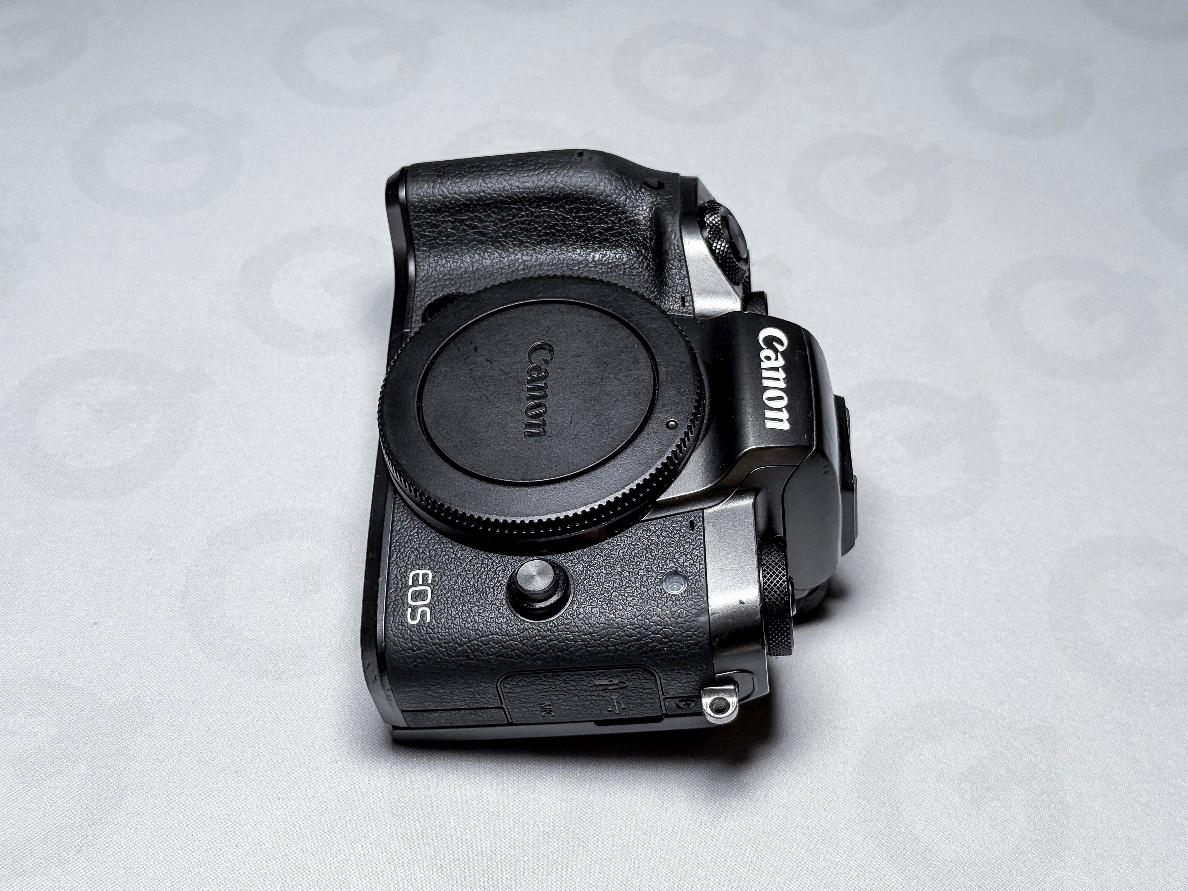 Canon M5 EOS Mirrorless Camera EF-M Body - 1 Year Warranty, Perfectly Working