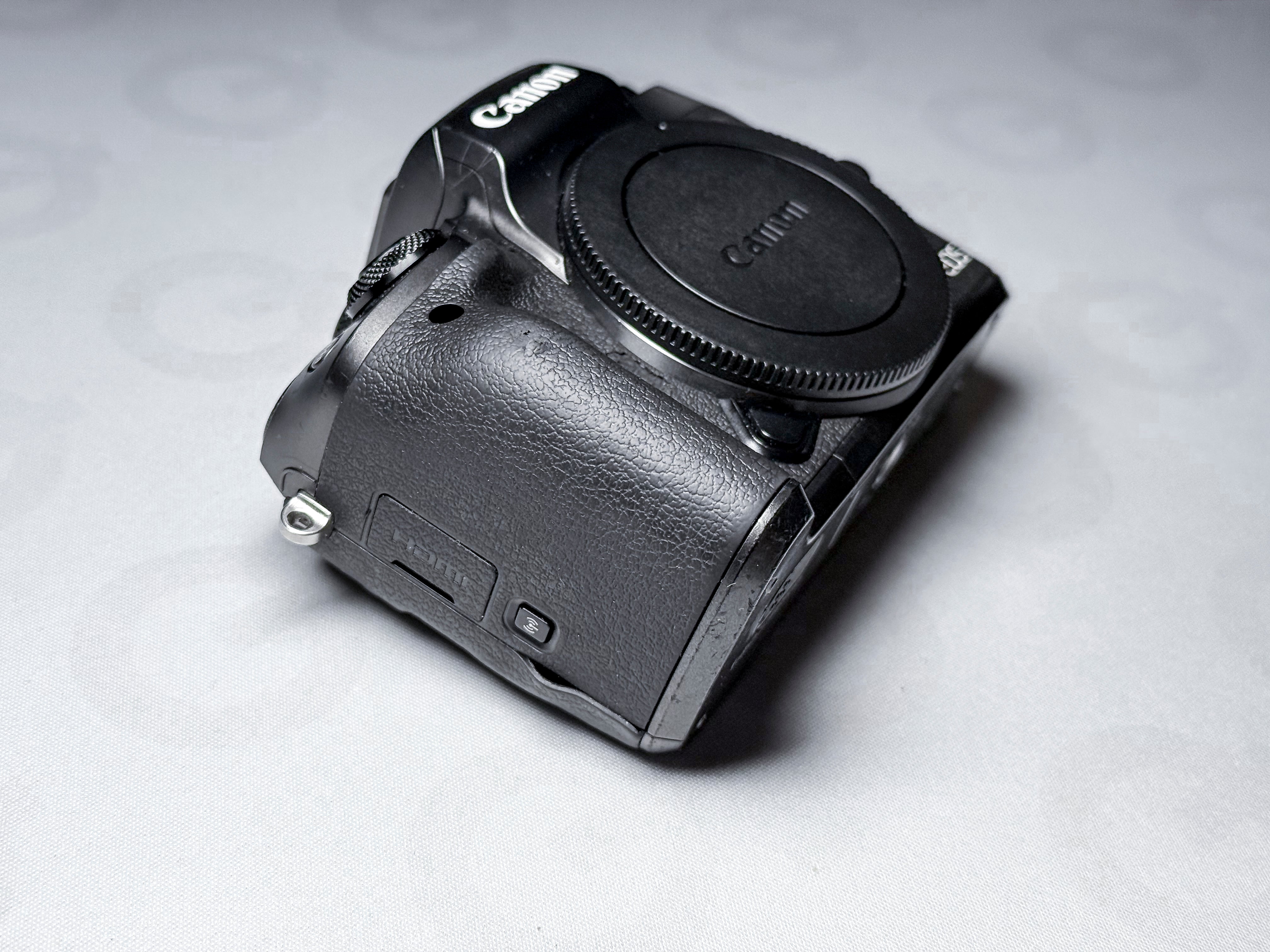 Canon M5 EOS Mirrorless Camera EF-M Body - 1 Year Warranty, Perfectly Working