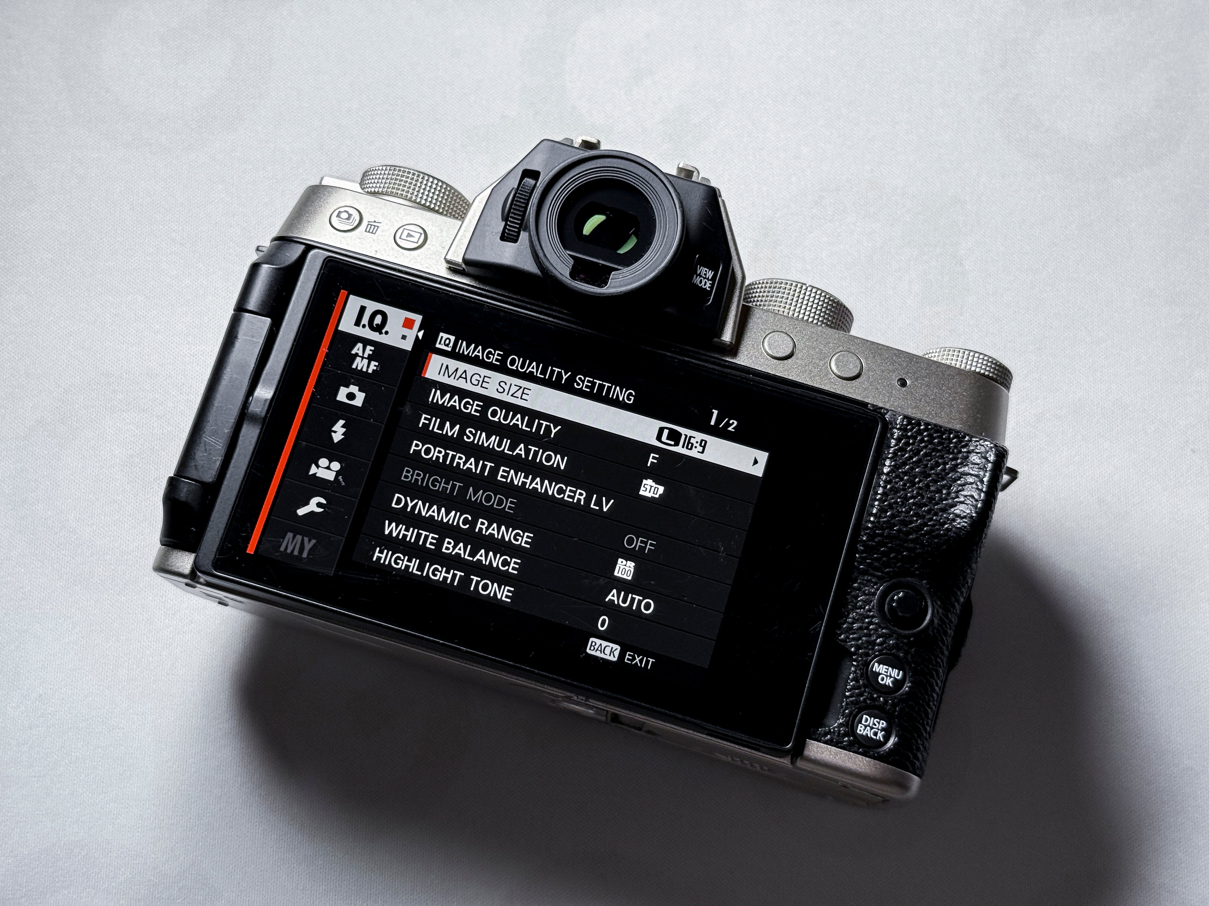 Fujifilm X-T200 APS-C Mirrorless - 1 Year Warranty, Perfectly Working Fuji XT200