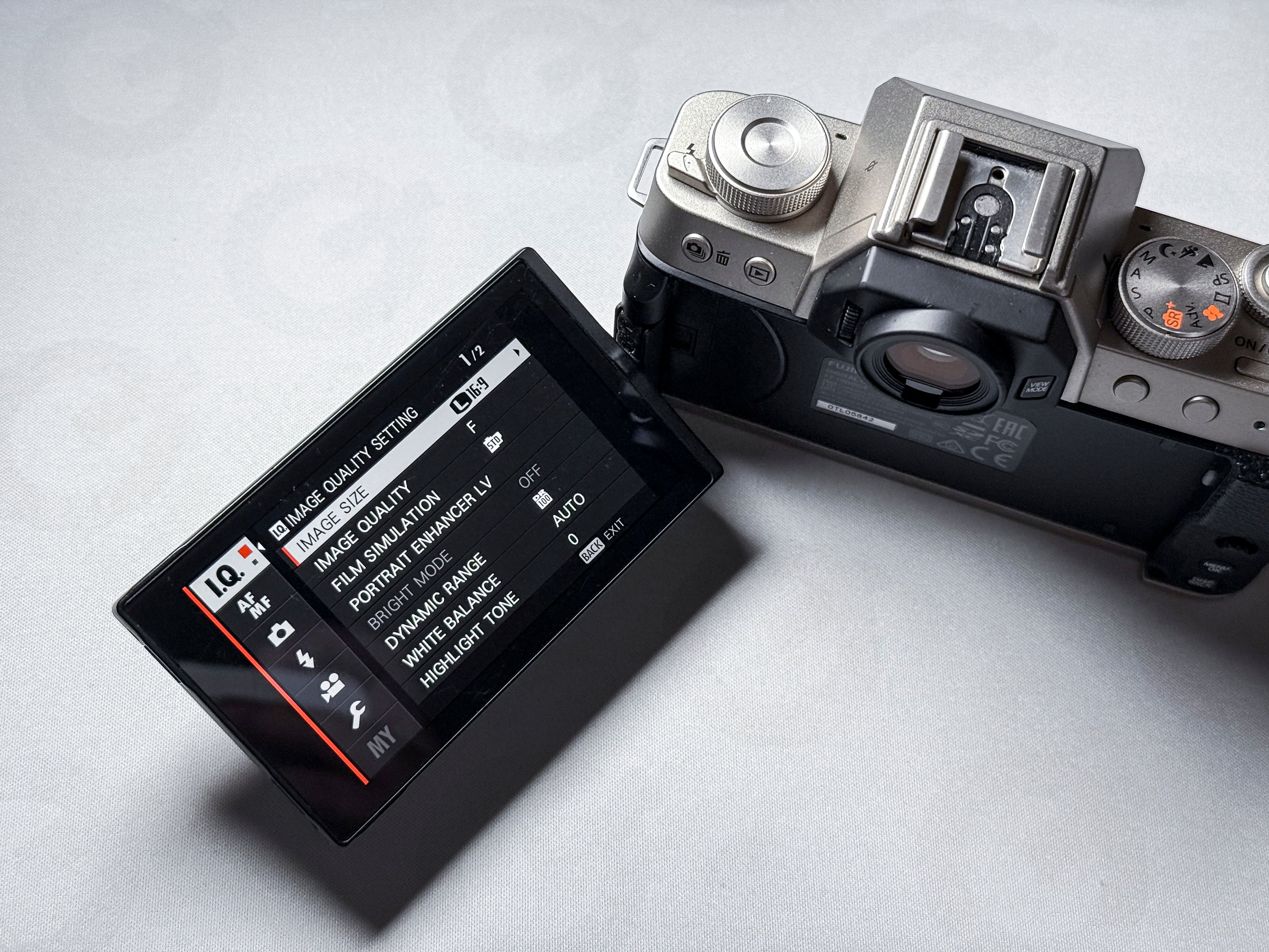 Fujifilm X-T200 APS-C Mirrorless - 1 Year Warranty, Perfectly Working Fuji XT200