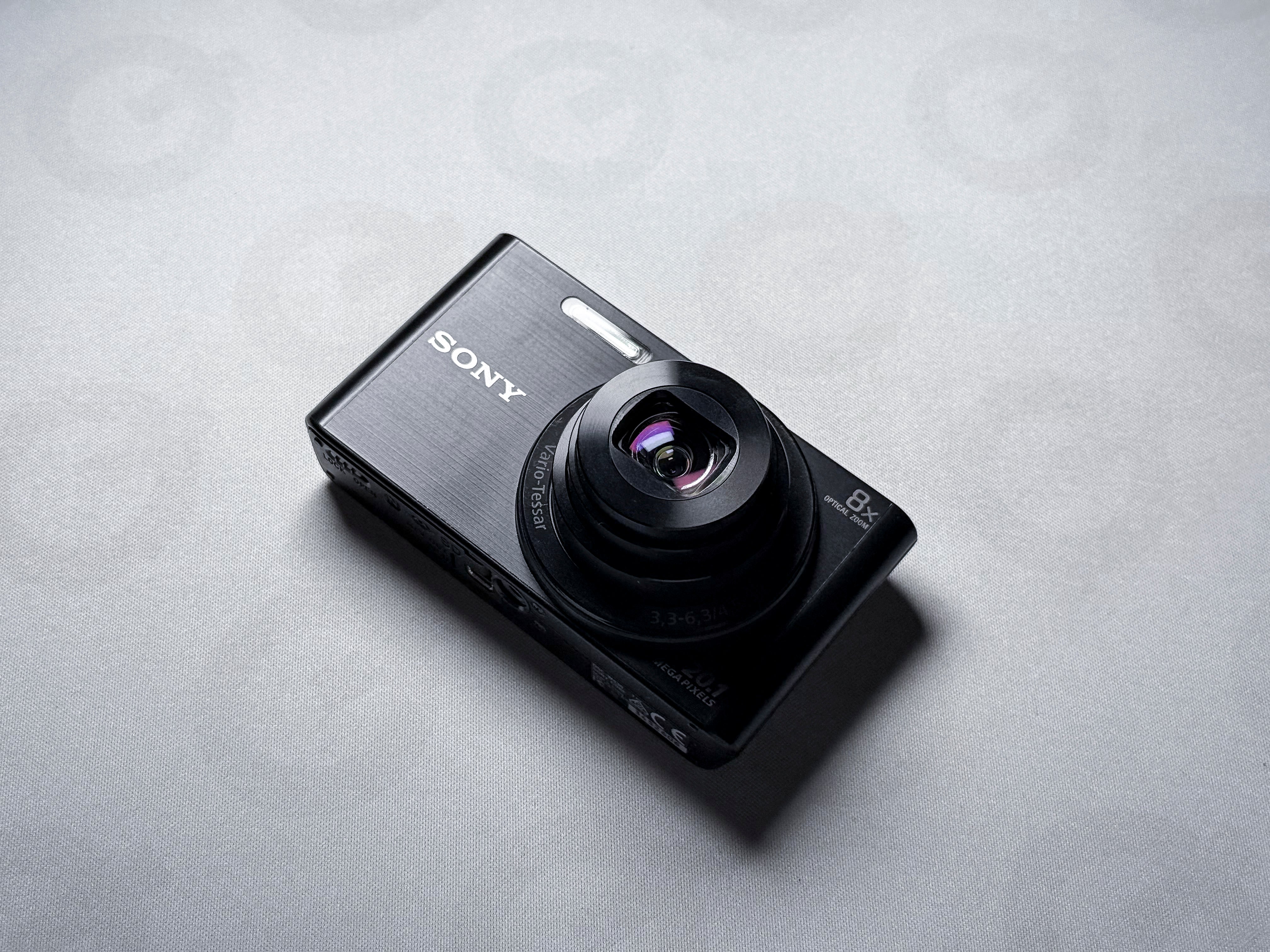 Sony W830 Cyber-shot CCD - 1 Year Warranty, Near Mint DSC-W830