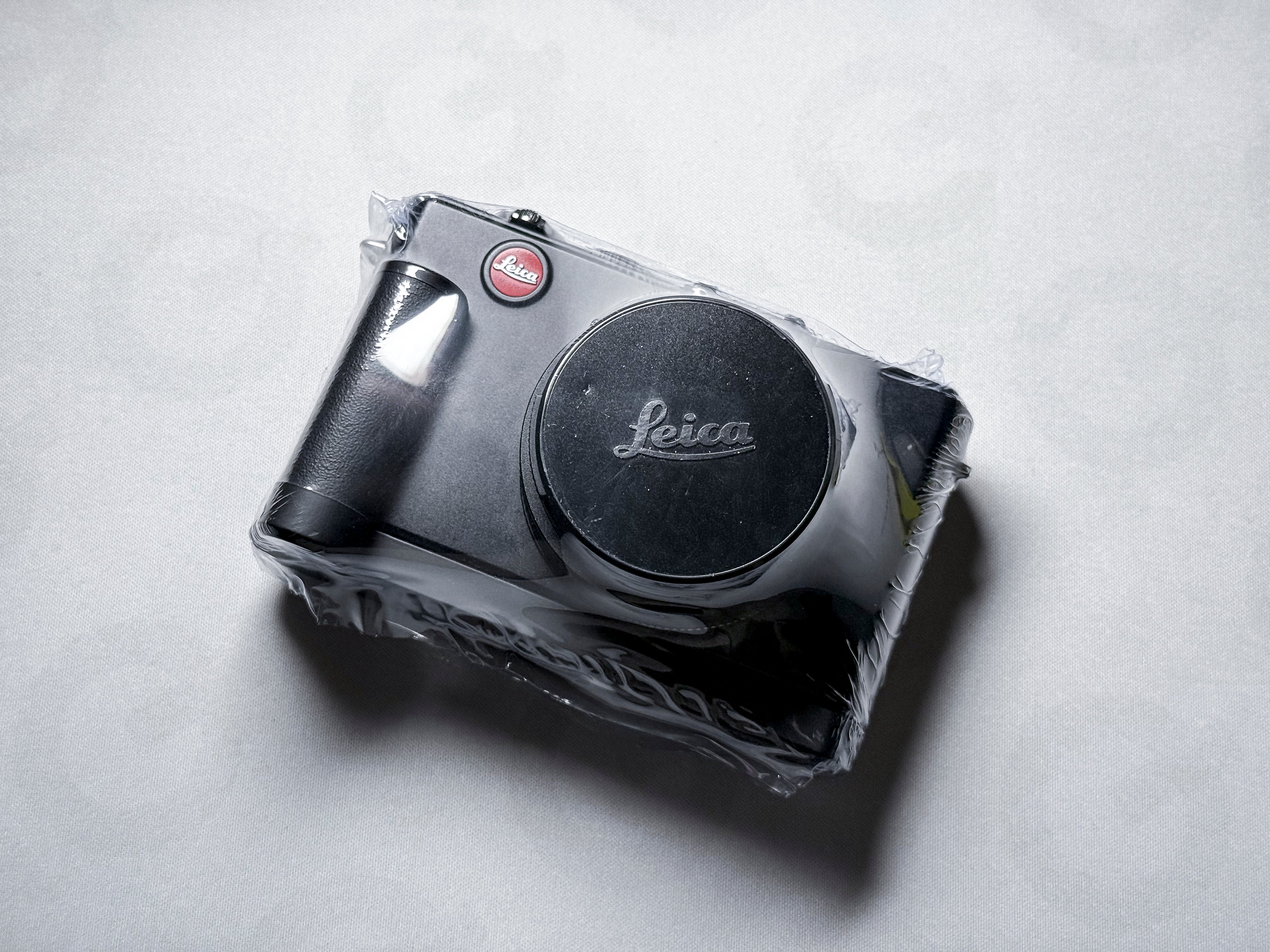 Leica D-Lux 4 + Grip CCD Summicron 24-60mm - 1 Year Warranty, Excellent DLUX 4
