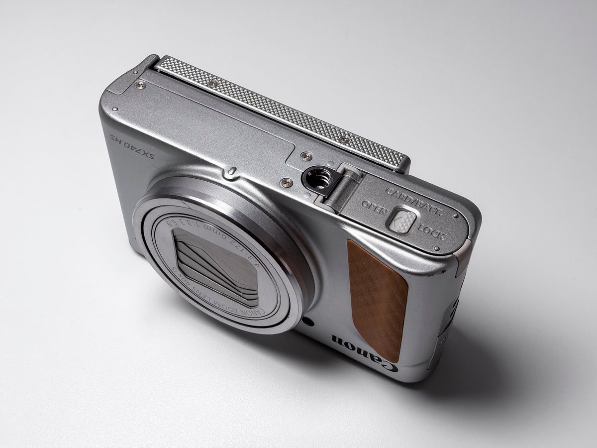 Canon SX740 HS Powershot Compact Camera 40X Zoom - 1 Year Warranty, Excellent