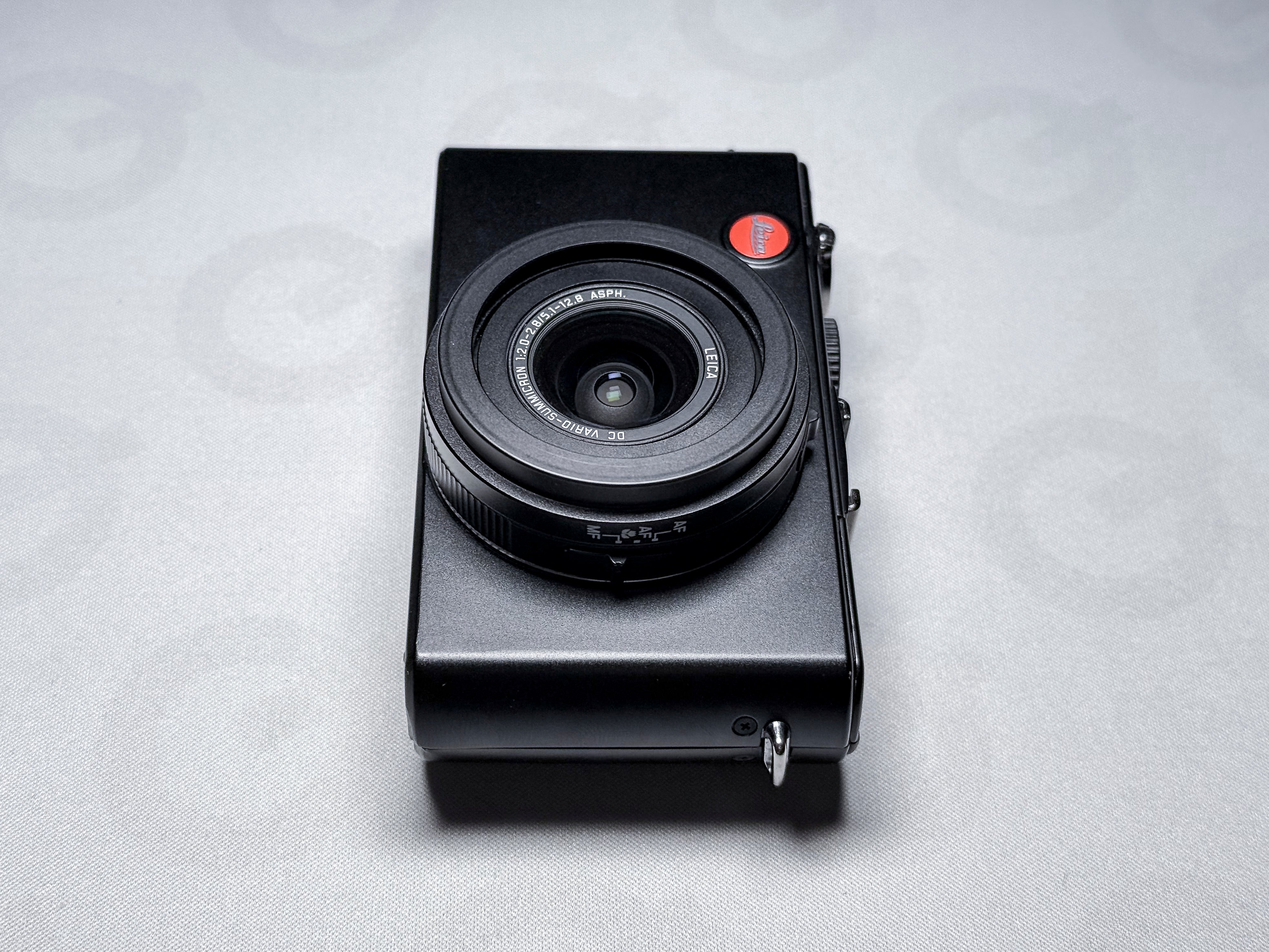 Leica D-Lux 4 + Case CCD Summicron 24-60mm - 1 Year Warranty, Near Mint DLUX 4