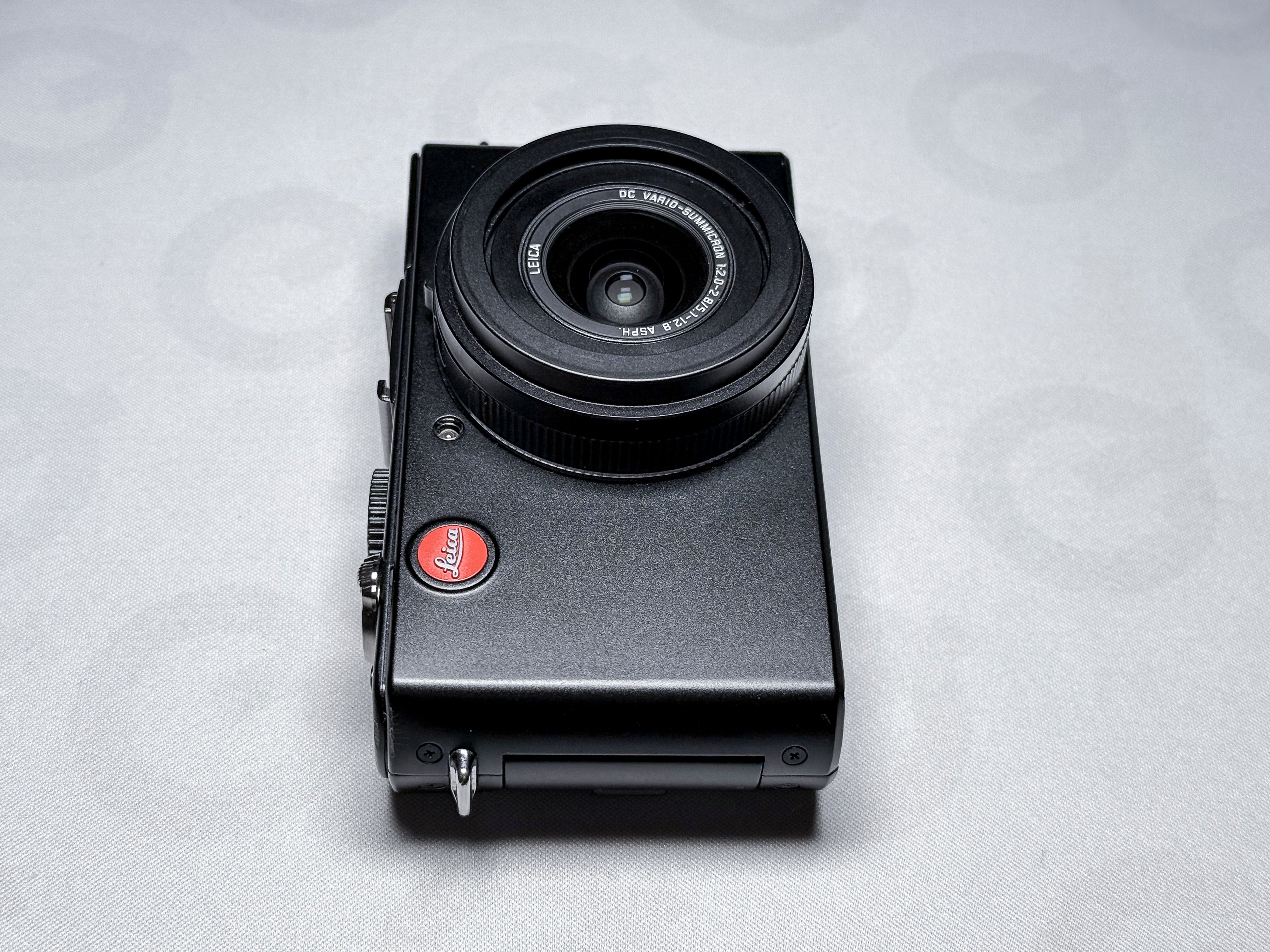 Leica D-Lux 4 + Case CCD Summicron 24-60mm - 1 Year Warranty, Near Mint DLUX 4