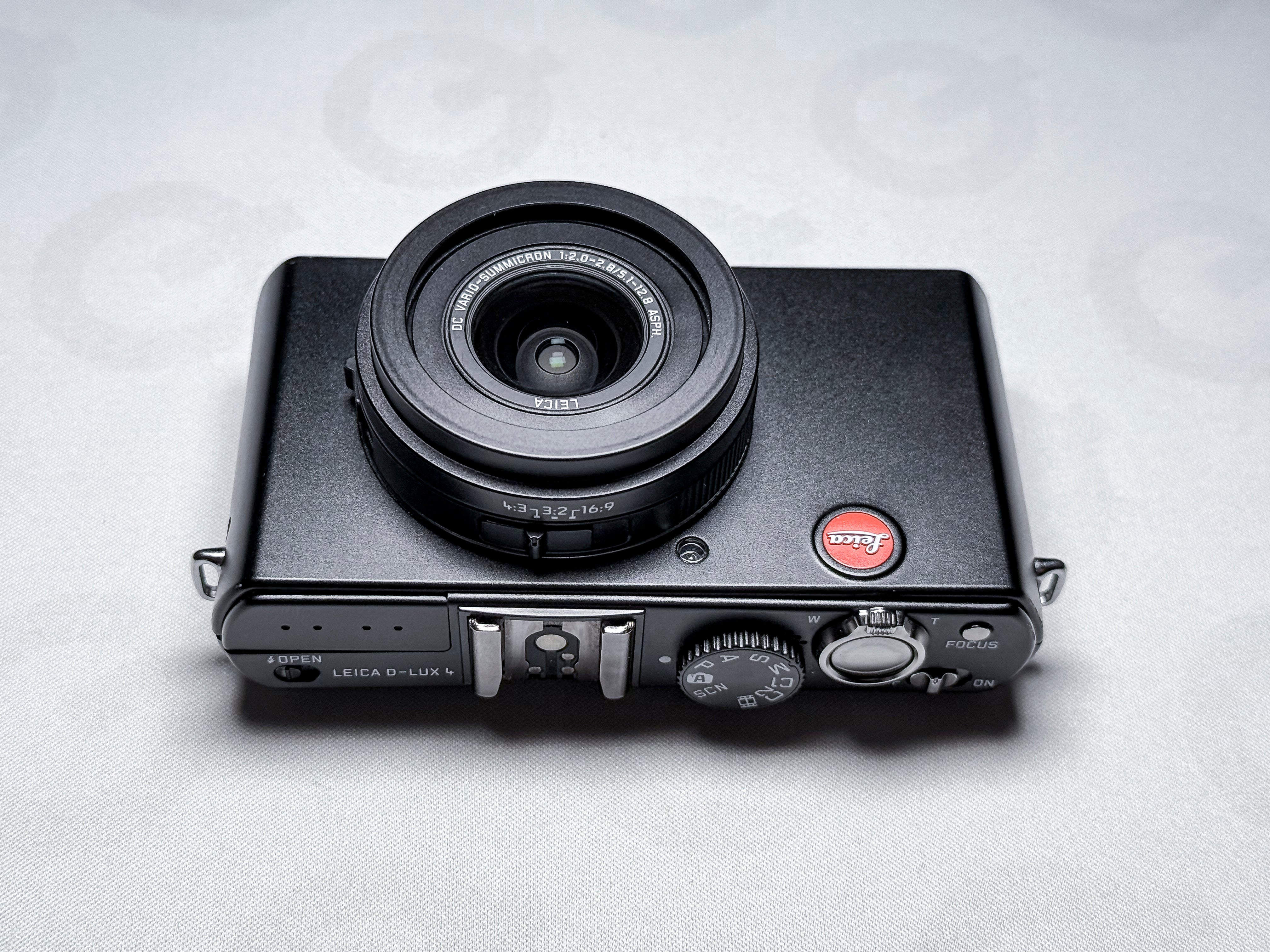 Leica D-Lux 4 + Case CCD Summicron 24-60mm - 1 Year Warranty, Near Mint DLUX 4