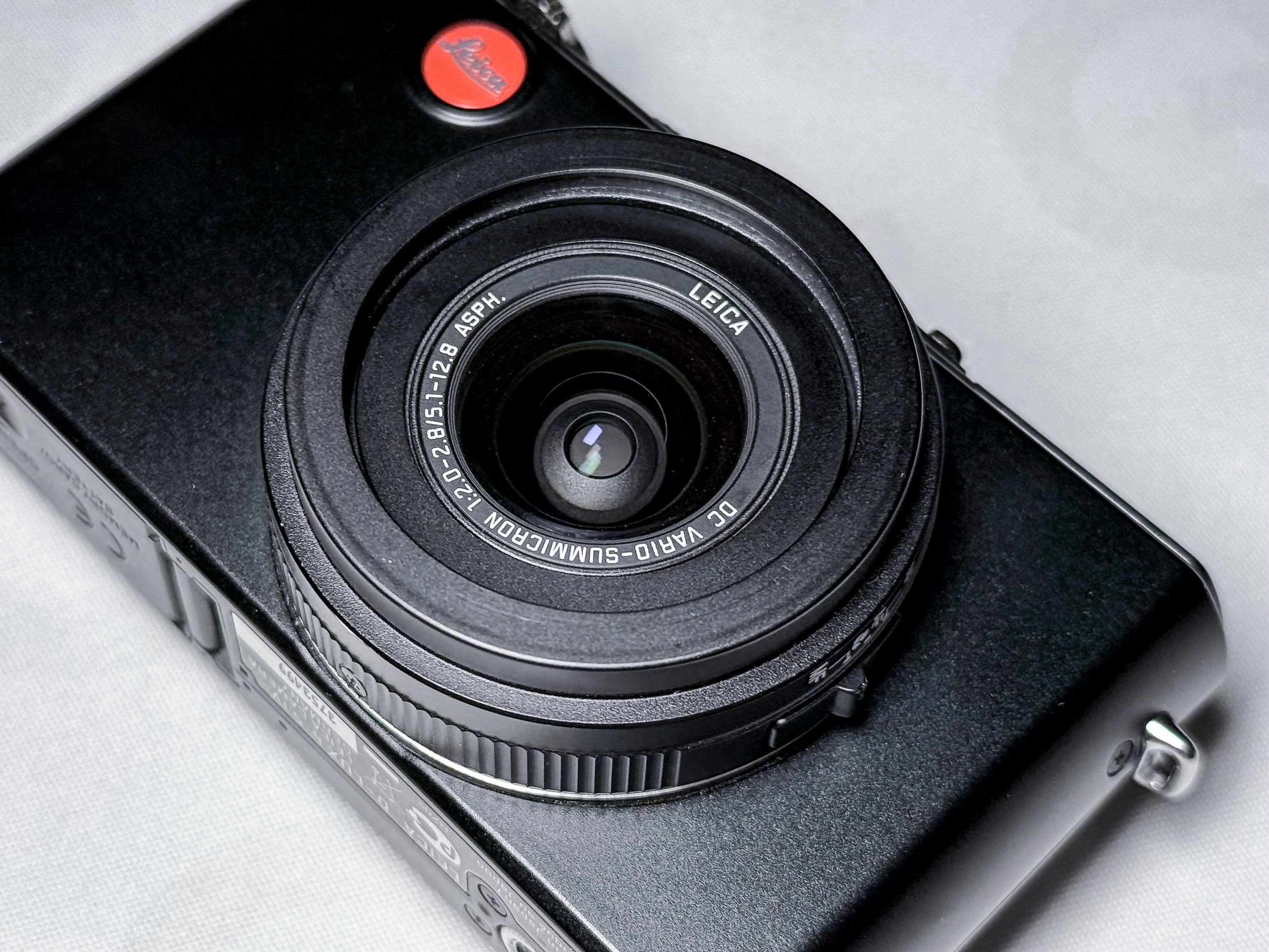 Leica D-Lux 4 + Case CCD Summicron 24-60mm - 1 Year Warranty, Near Mint DLUX 4