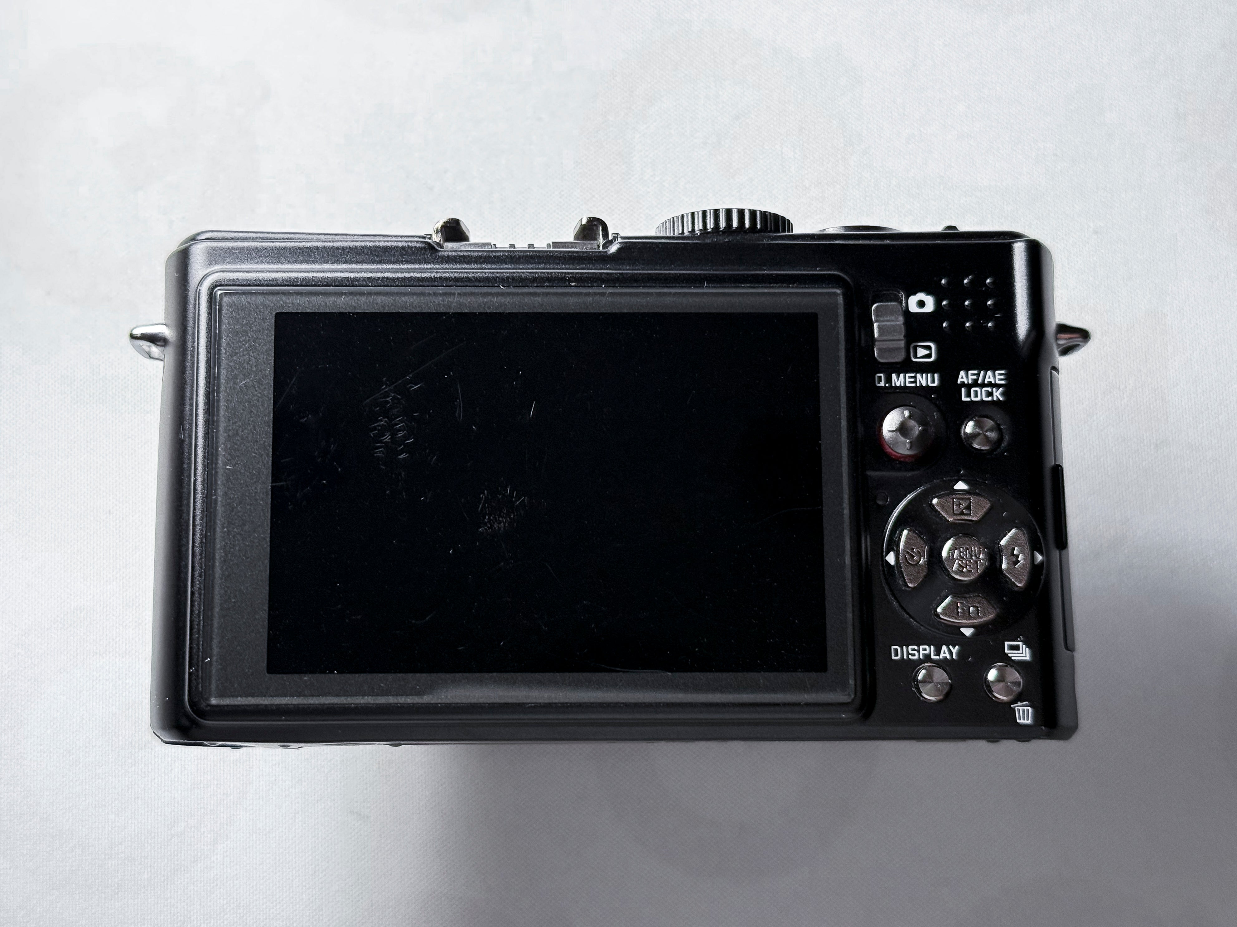 Leica D-Lux 4 + Case CCD Summicron 24-60mm - 1 Year Warranty, Near Mint DLUX 4
