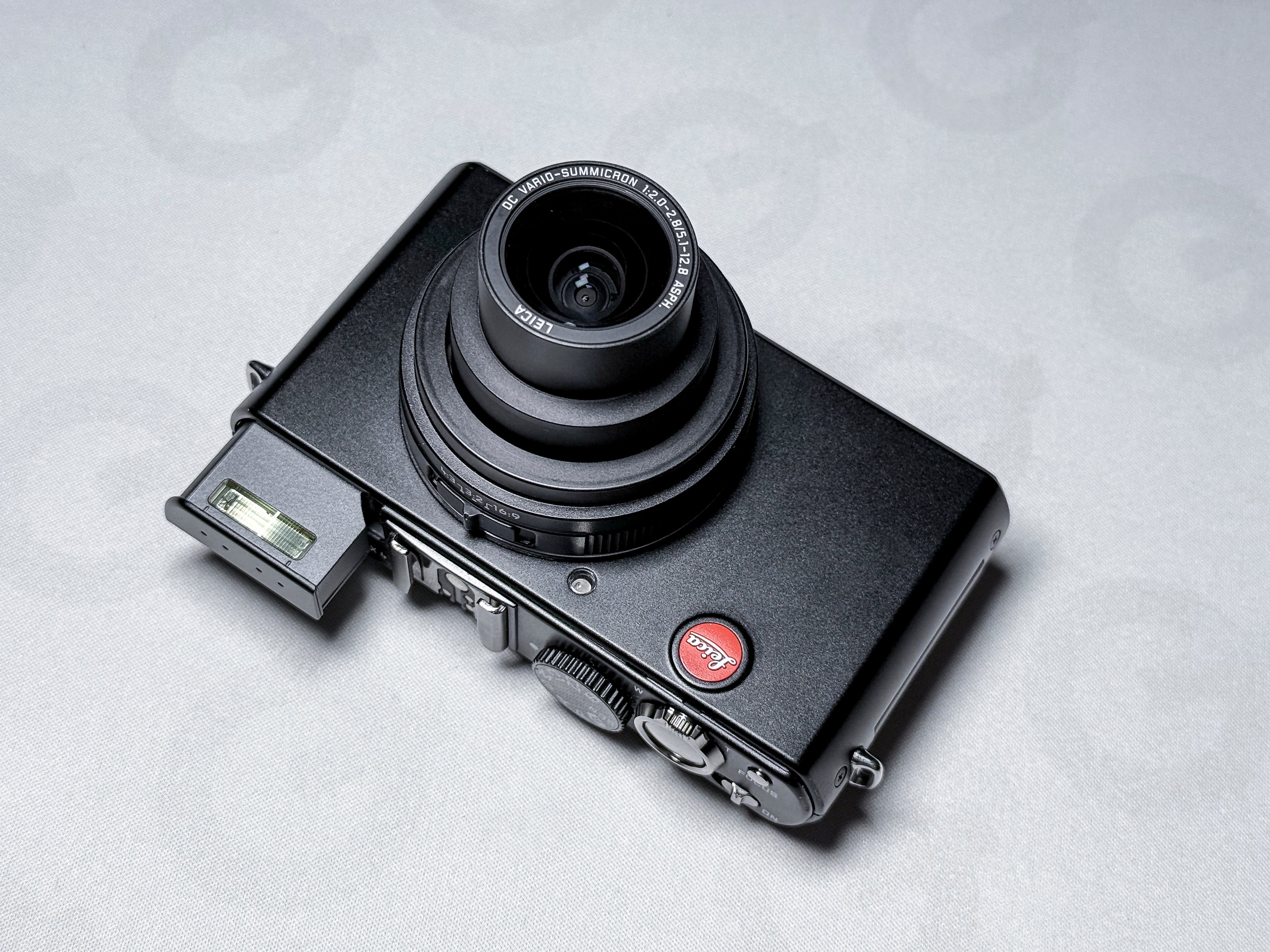 Leica D-Lux 4 + Case CCD Summicron 24-60mm - 1 Year Warranty, Near Mint DLUX 4