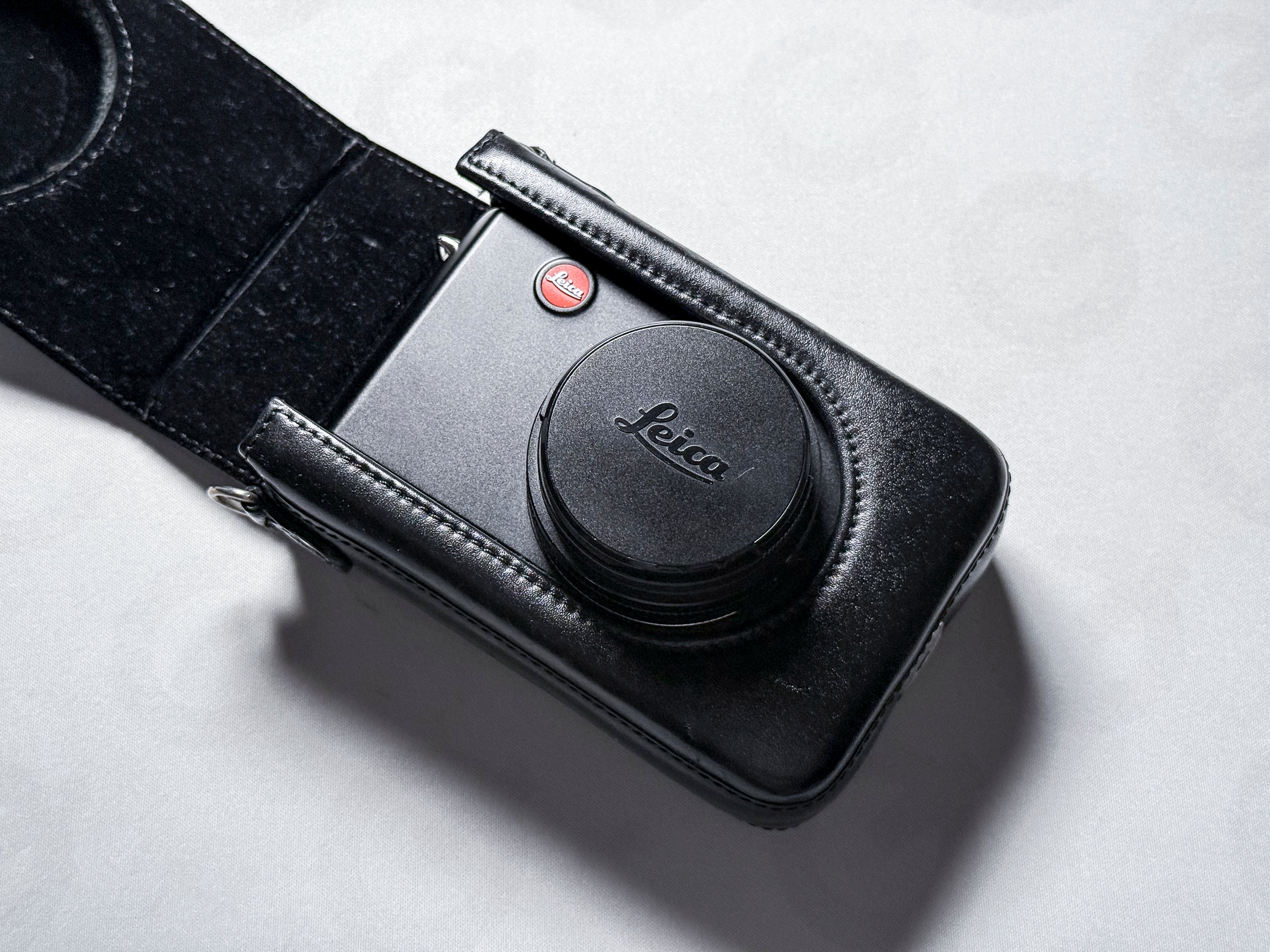 Leica D-Lux 4 + Case CCD Summicron 24-60mm - 1 Year Warranty, Near Mint DLUX 4