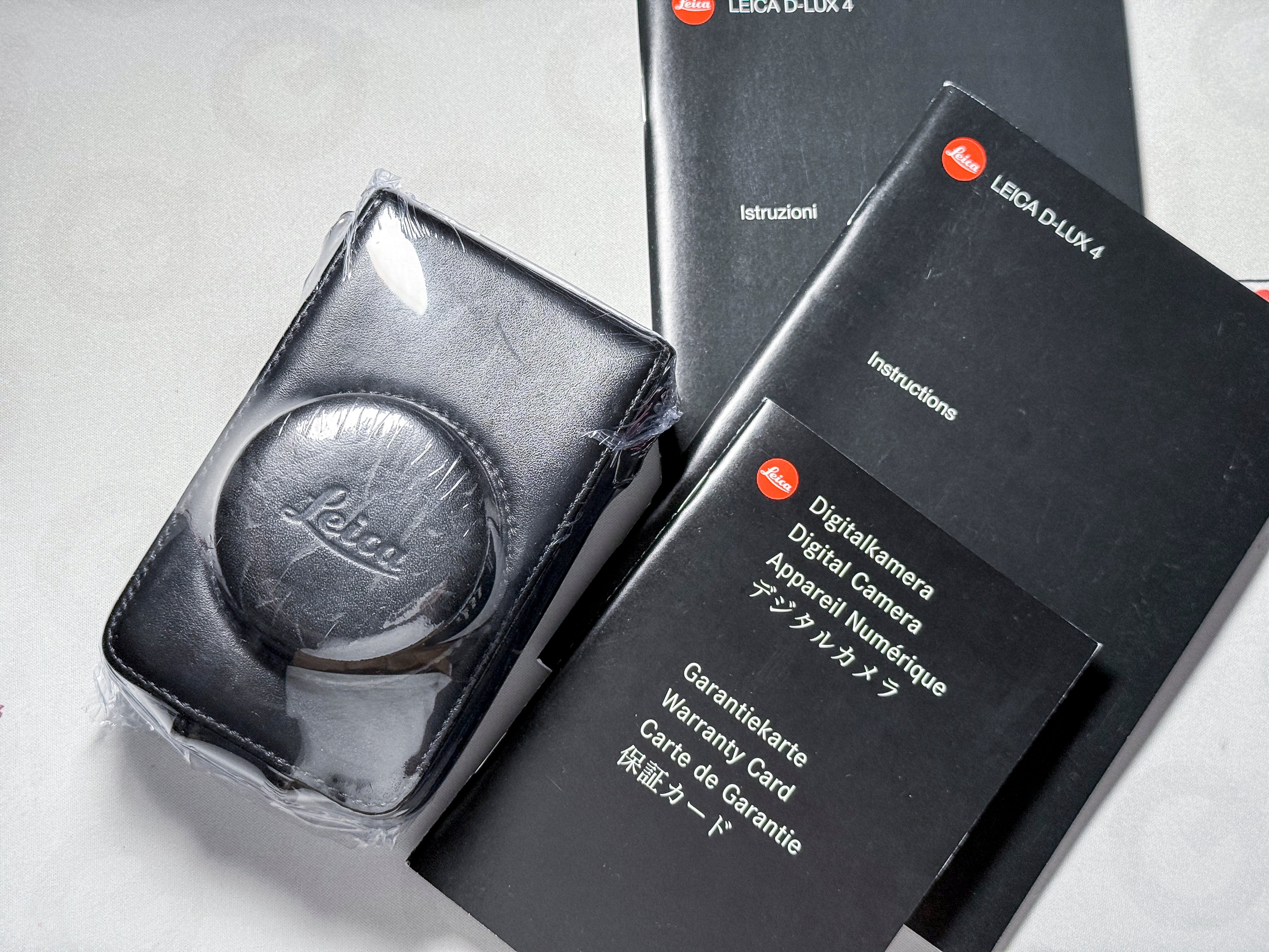 Leica D-Lux 4 + Case CCD Summicron 24-60mm - 1 Year Warranty, Near Mint DLUX 4