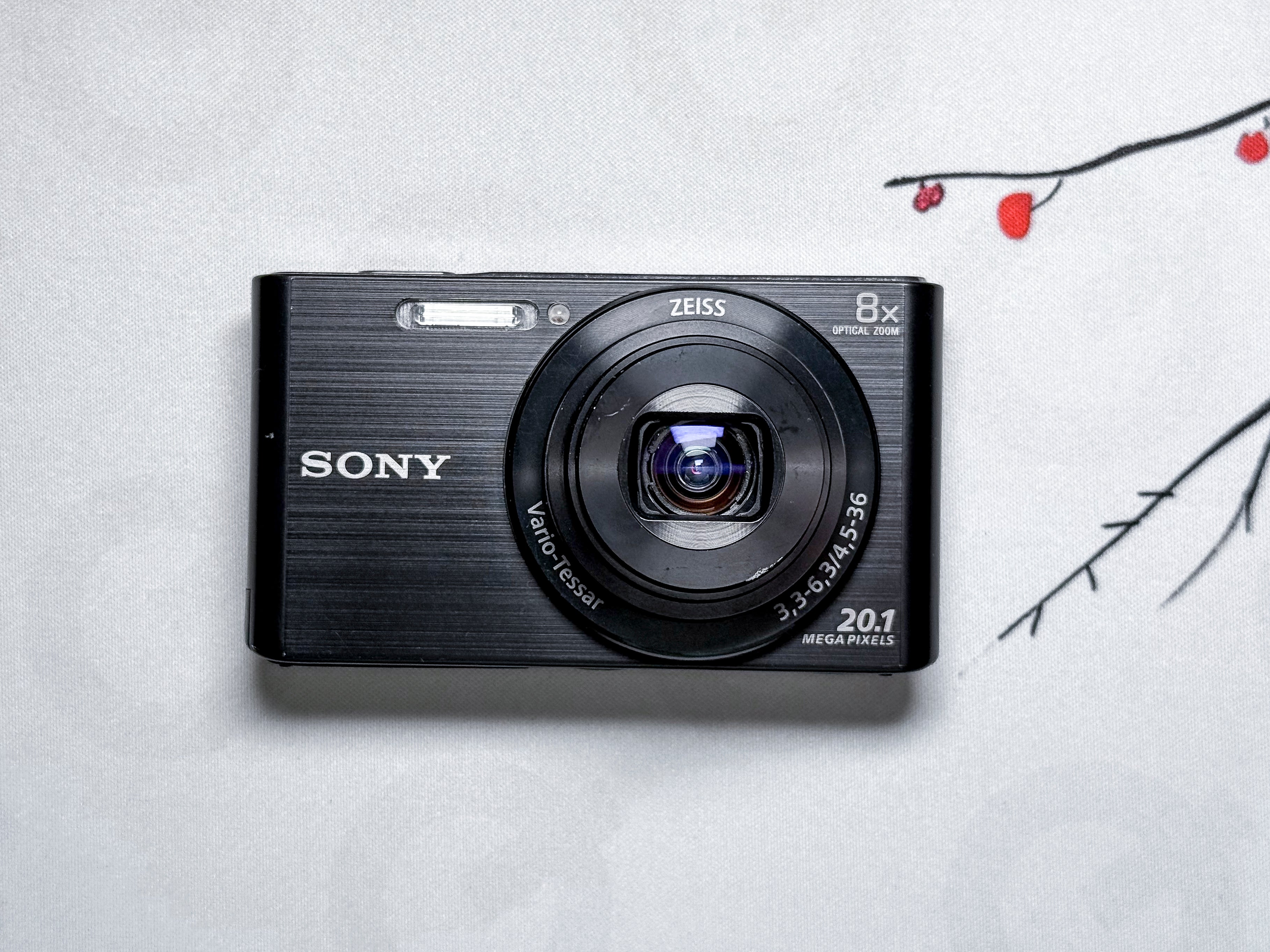Sony W830 Cyber-shot CCD - 1 Year Warranty, Excellent DSC-W830