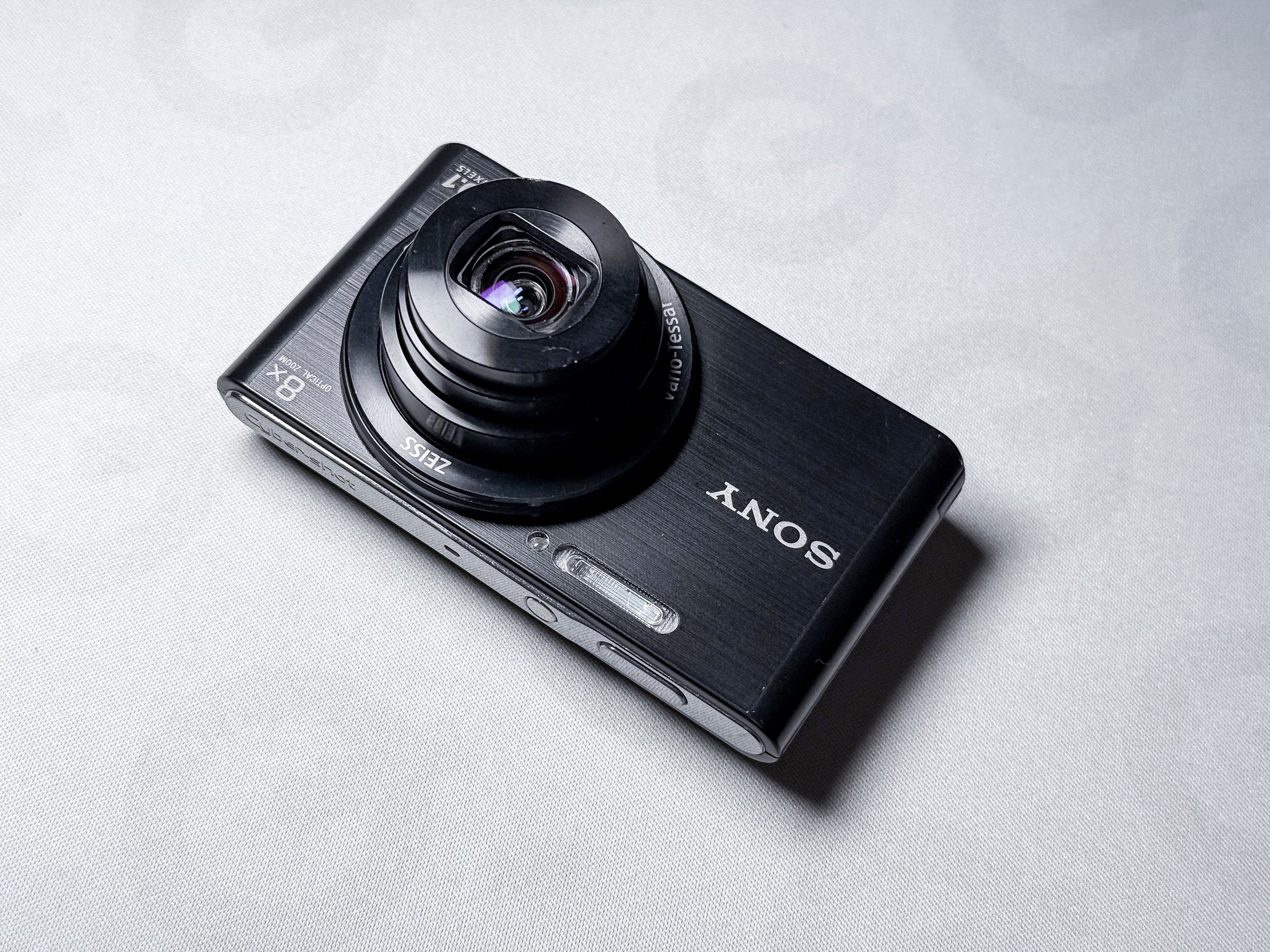 Sony W830 Cyber-shot CCD - 1 Year Warranty, Excellent DSC-W830
