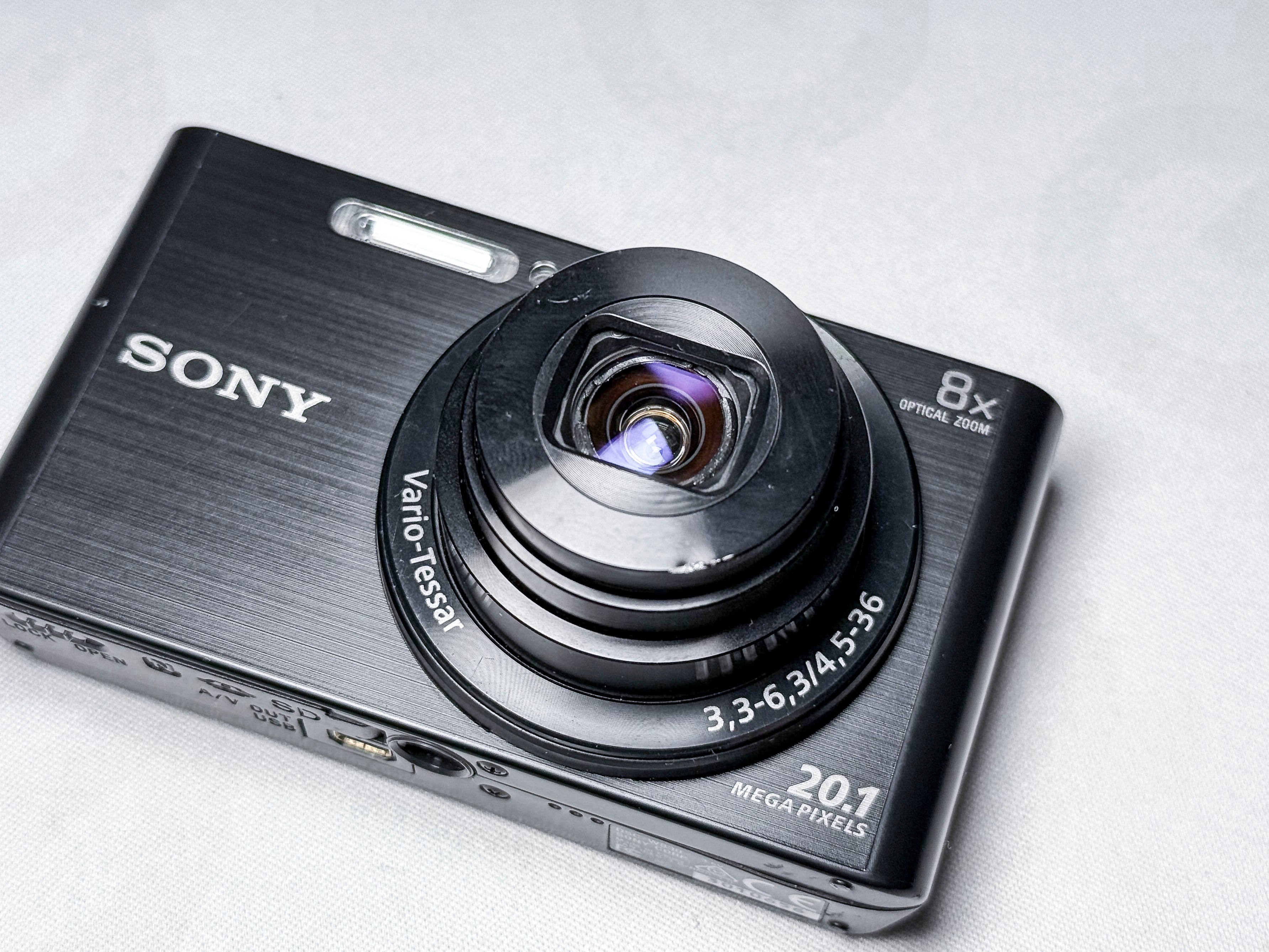Sony W830 Cyber-shot CCD - 1 Year Warranty, Excellent DSC-W830