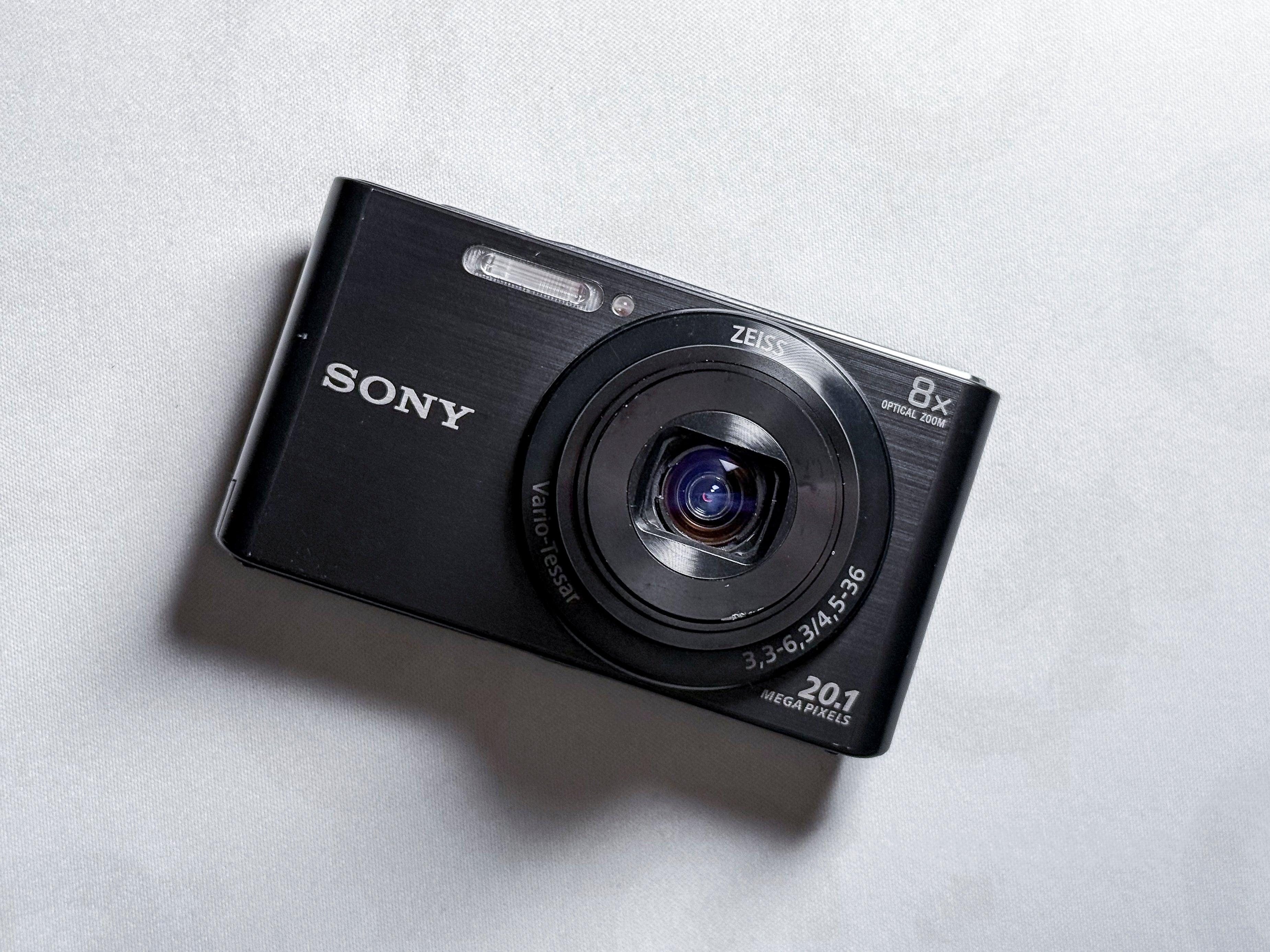 Sony W830 Cyber-shot CCD - 1 Year Warranty, Excellent DSC-W830