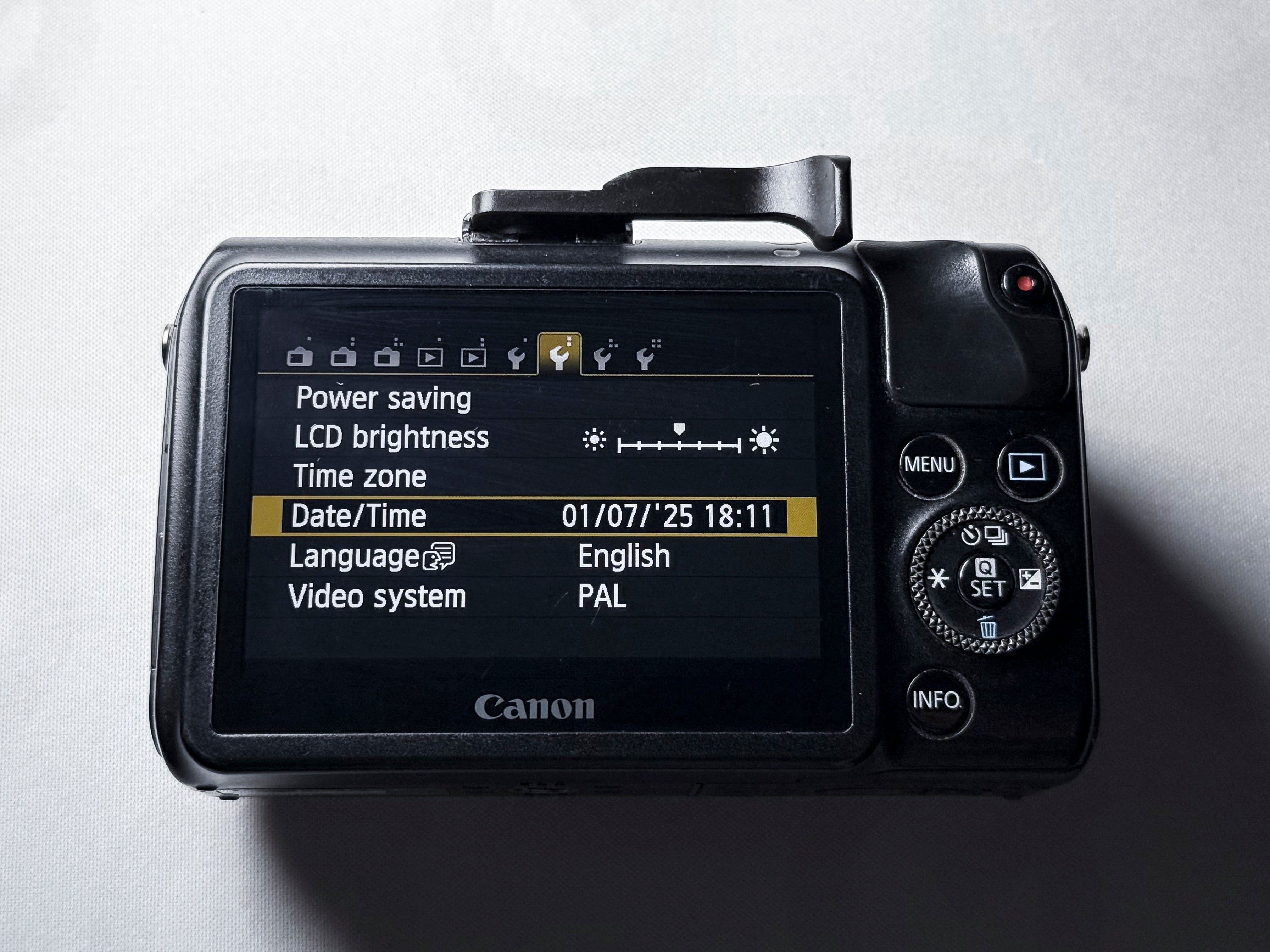 Canon EOS M Mirrorless Camera Magic Lantern 4K Raw - 1 Year Warranty, Near Mint