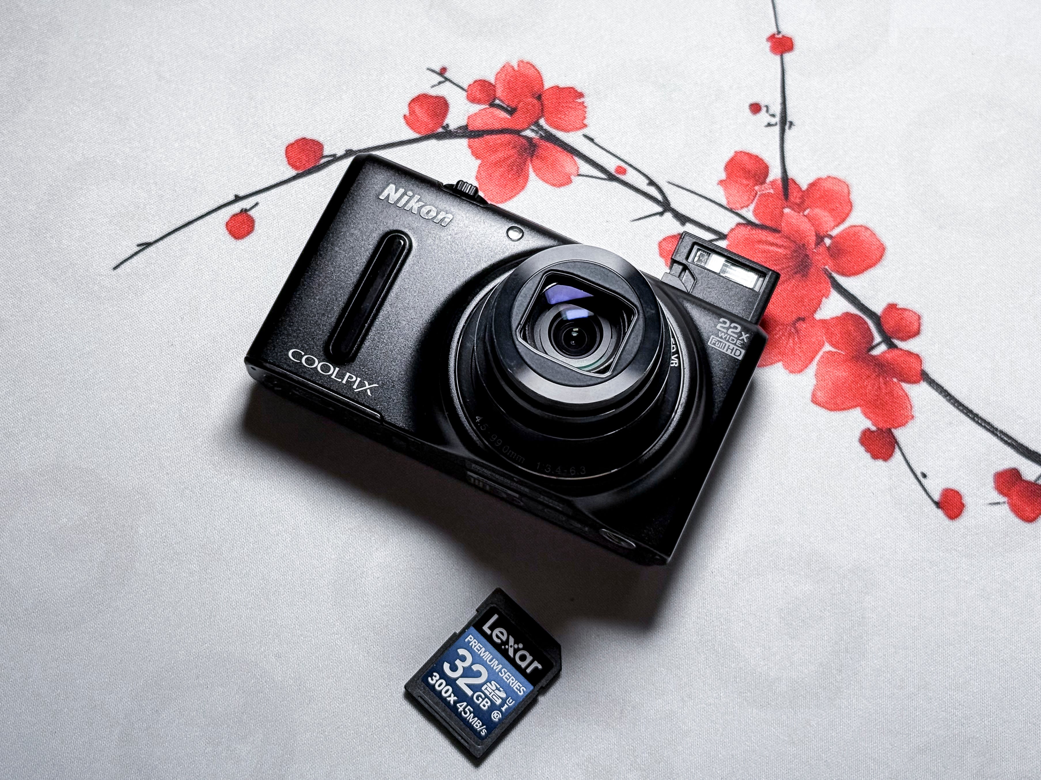 Nikon Coolpix S9600 22x Zoom Compact Camera - 1 Year Warranty, Near Mint