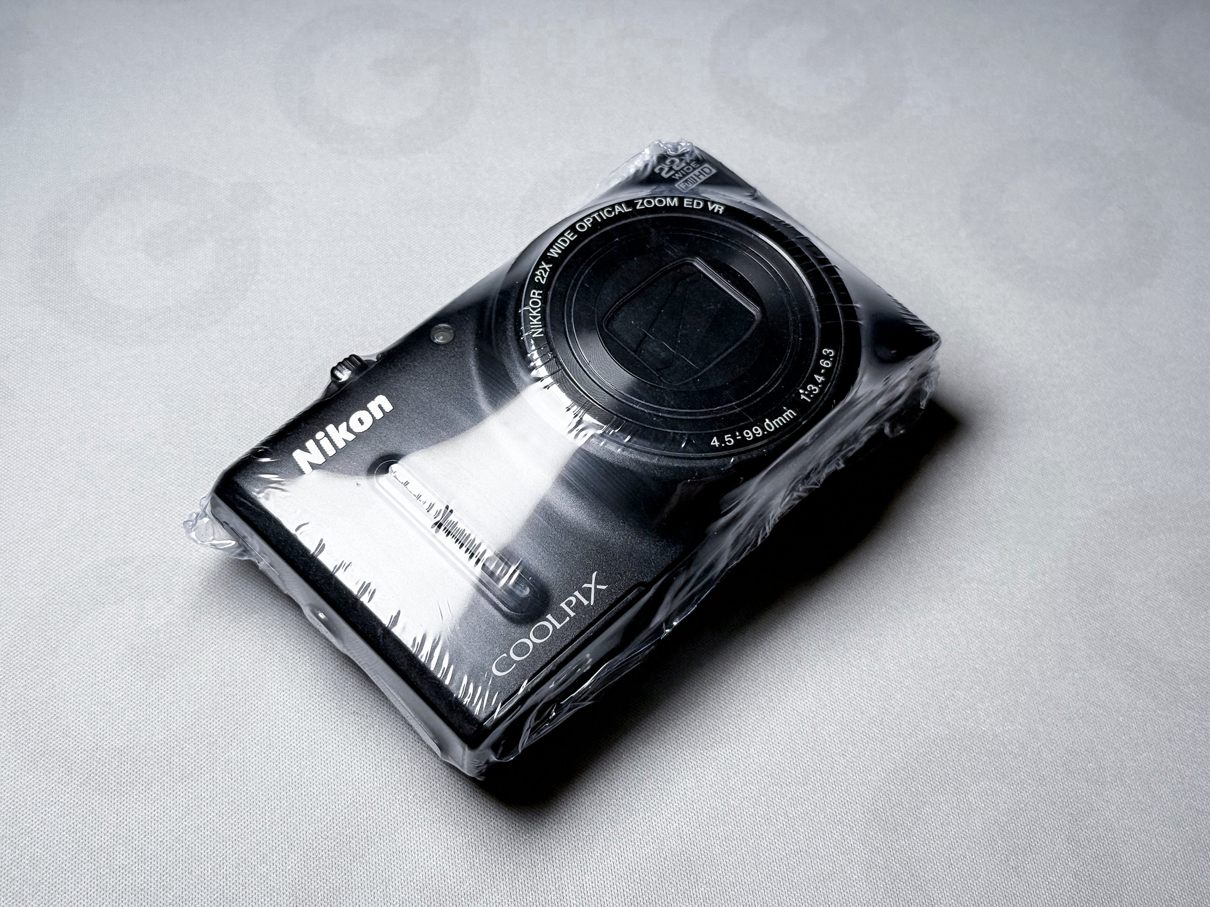Nikon Coolpix S9600 22x Zoom Compact Camera - 1 Year Warranty, Near Mint