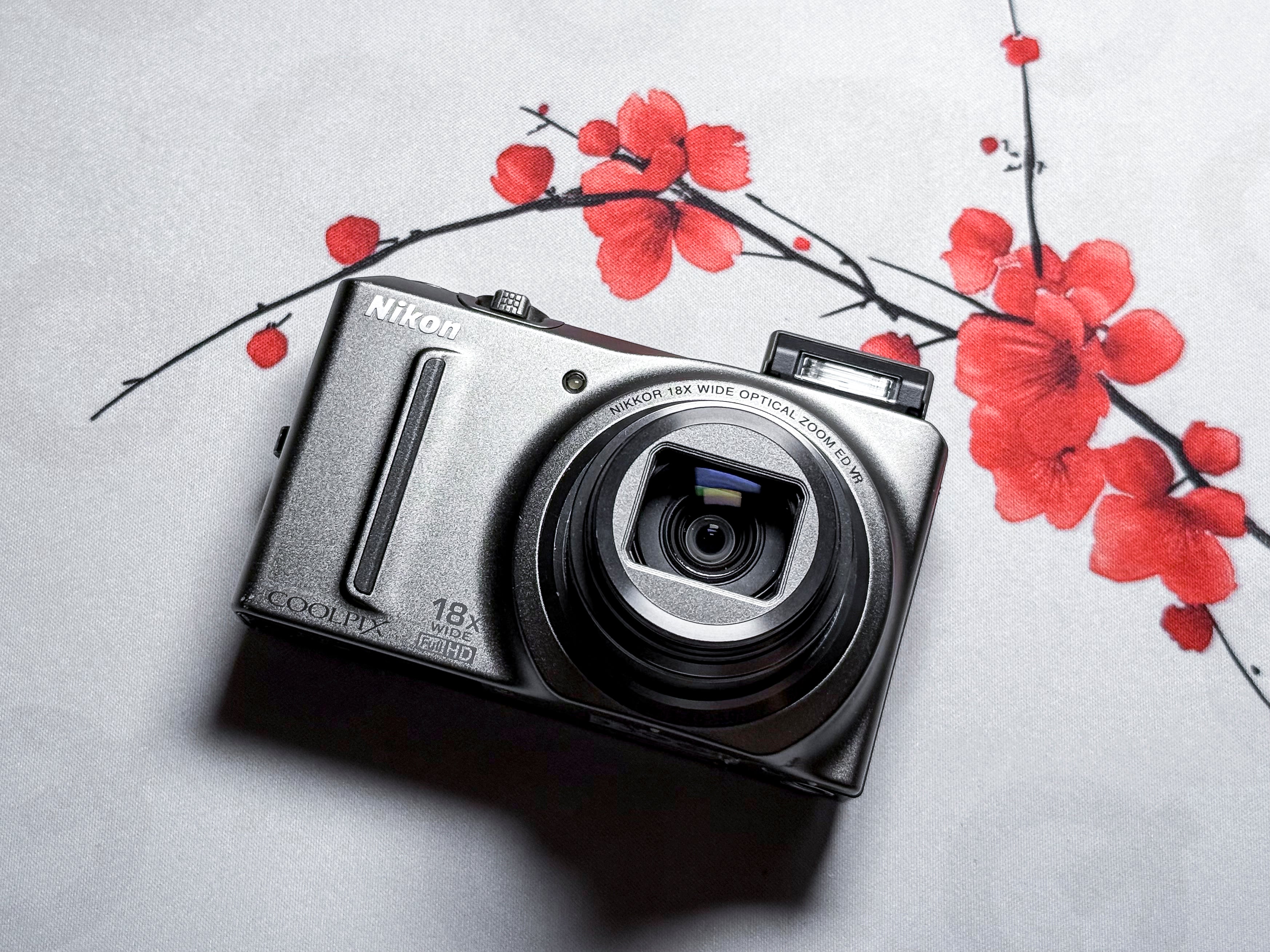 Nikon Coolpix S9100 18x Zoom Compat Camera - 1 Year Warranty, Excellent