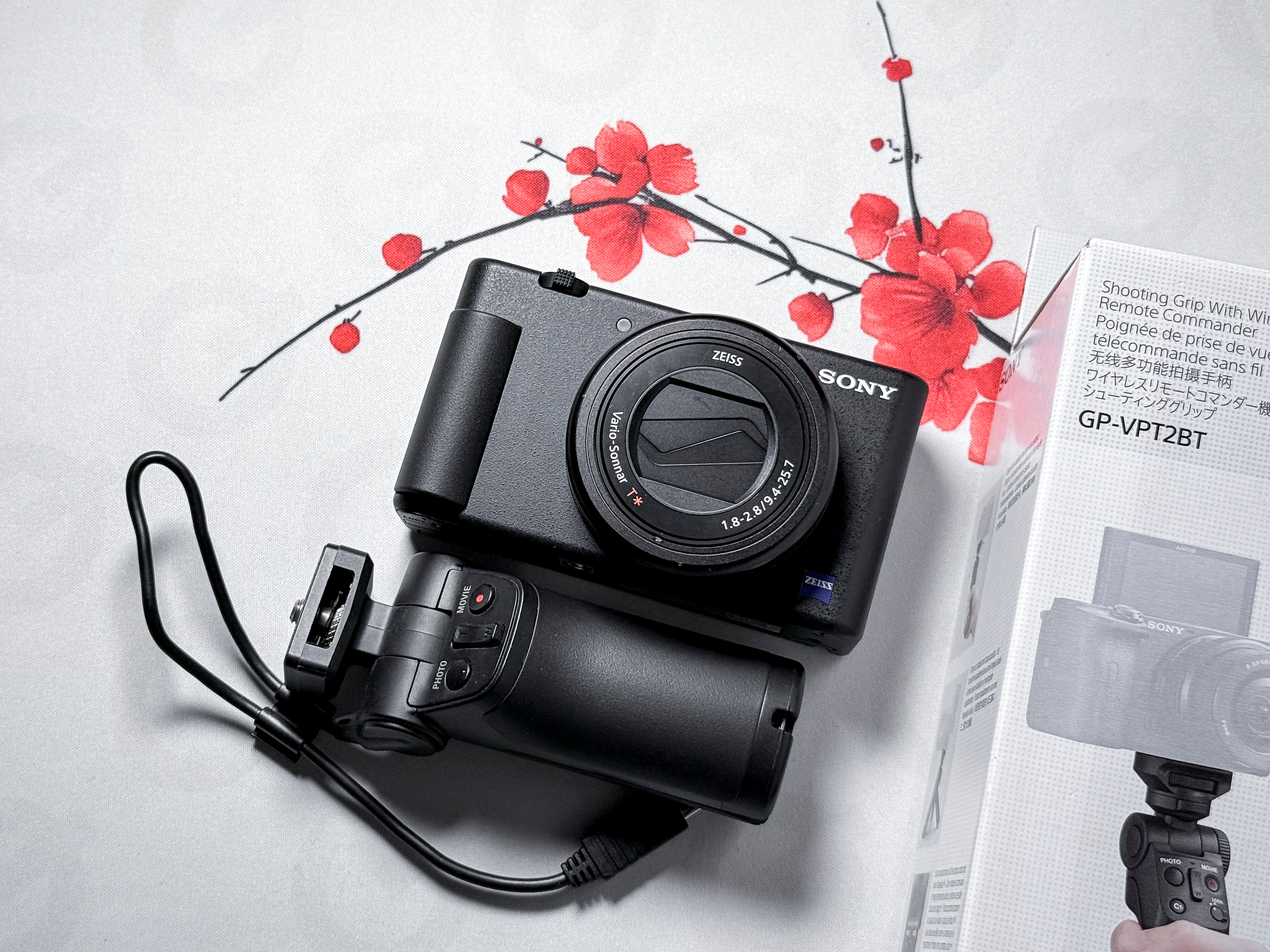 Sony ZV-1 Vlog Camera 1" Sensor 4K + Control Handle - Near Mint, Warranty