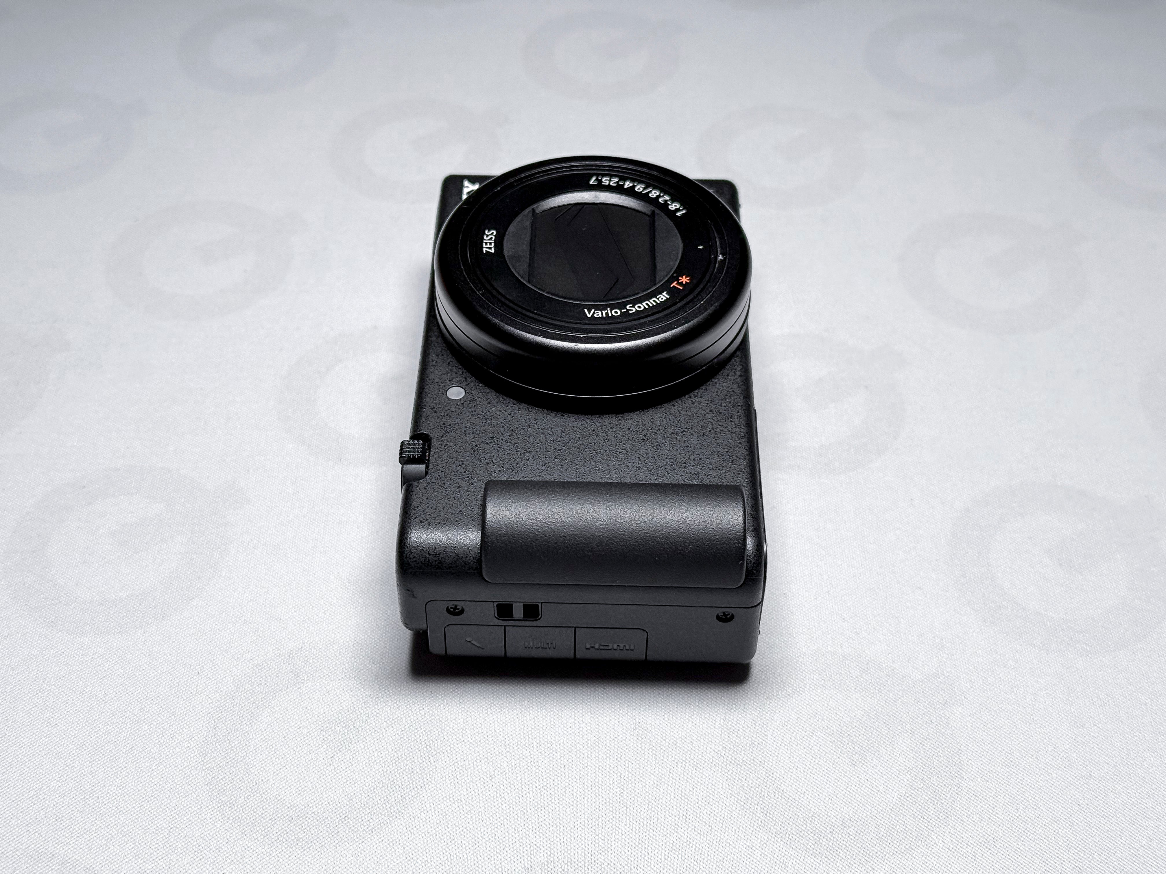 Sony ZV-1 Vlog Camera 1" Sensor 4K + Control Handle - Near Mint, Warranty