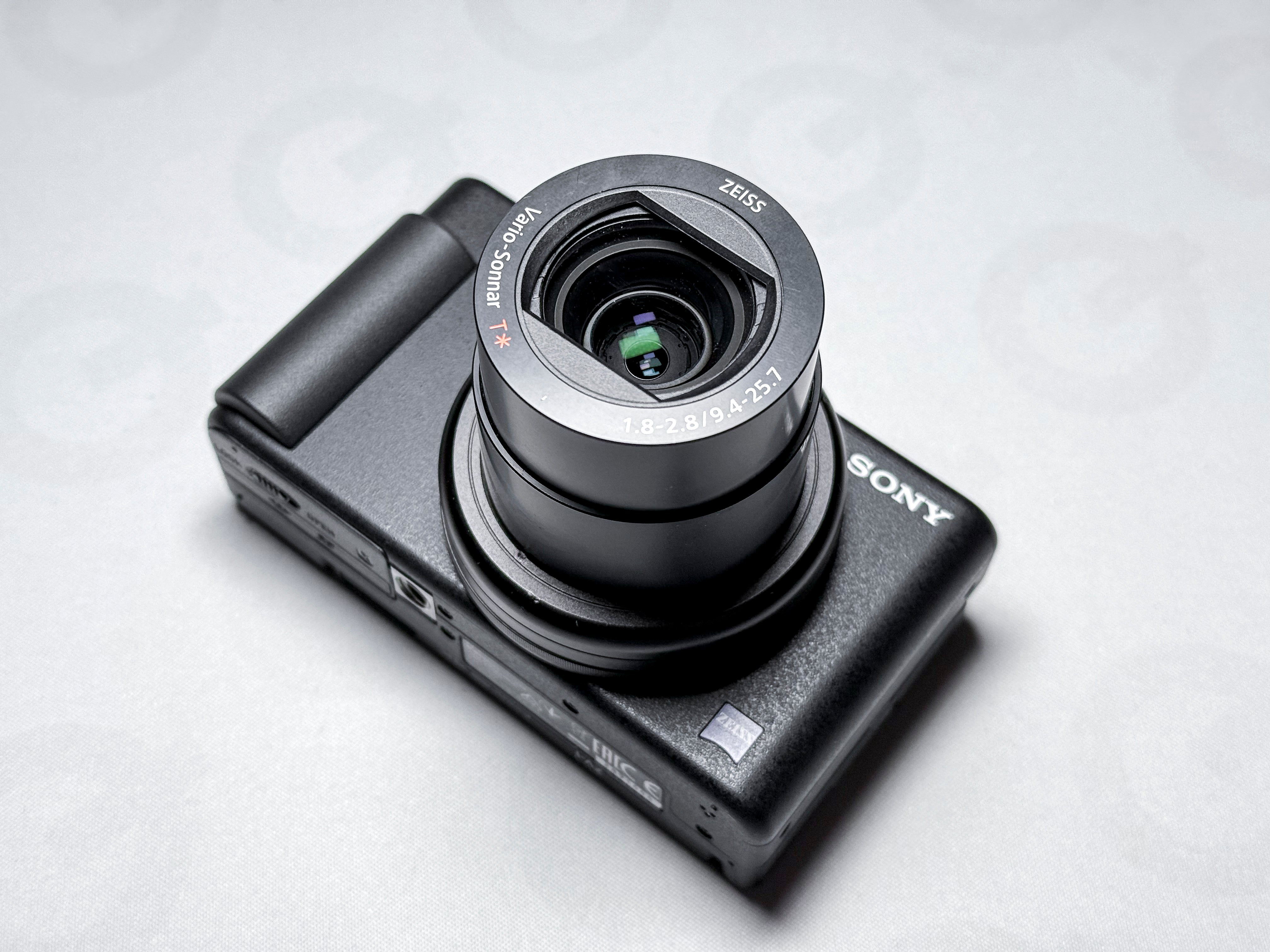 Sony ZV-1 Vlog Camera 1" Sensor 4K + Control Handle - Near Mint, Warranty