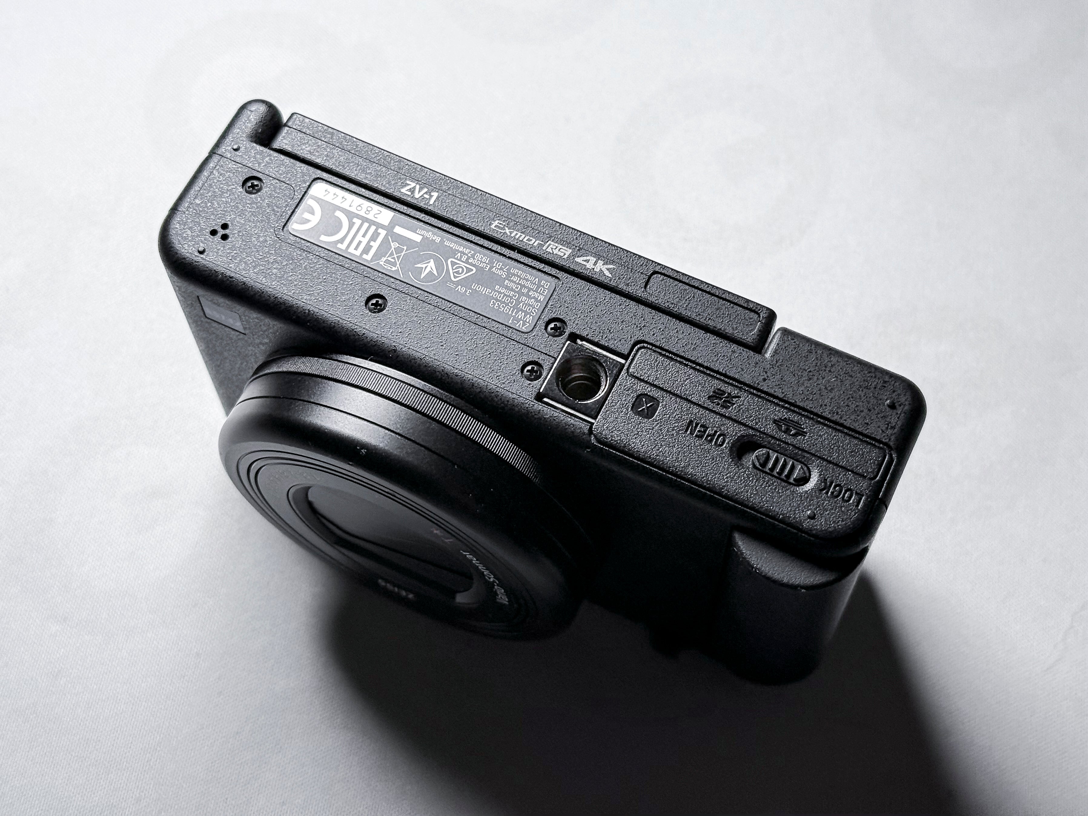 Sony ZV-1 Vlog Camera 1" Sensor 4K + Control Handle - Near Mint, Warranty
