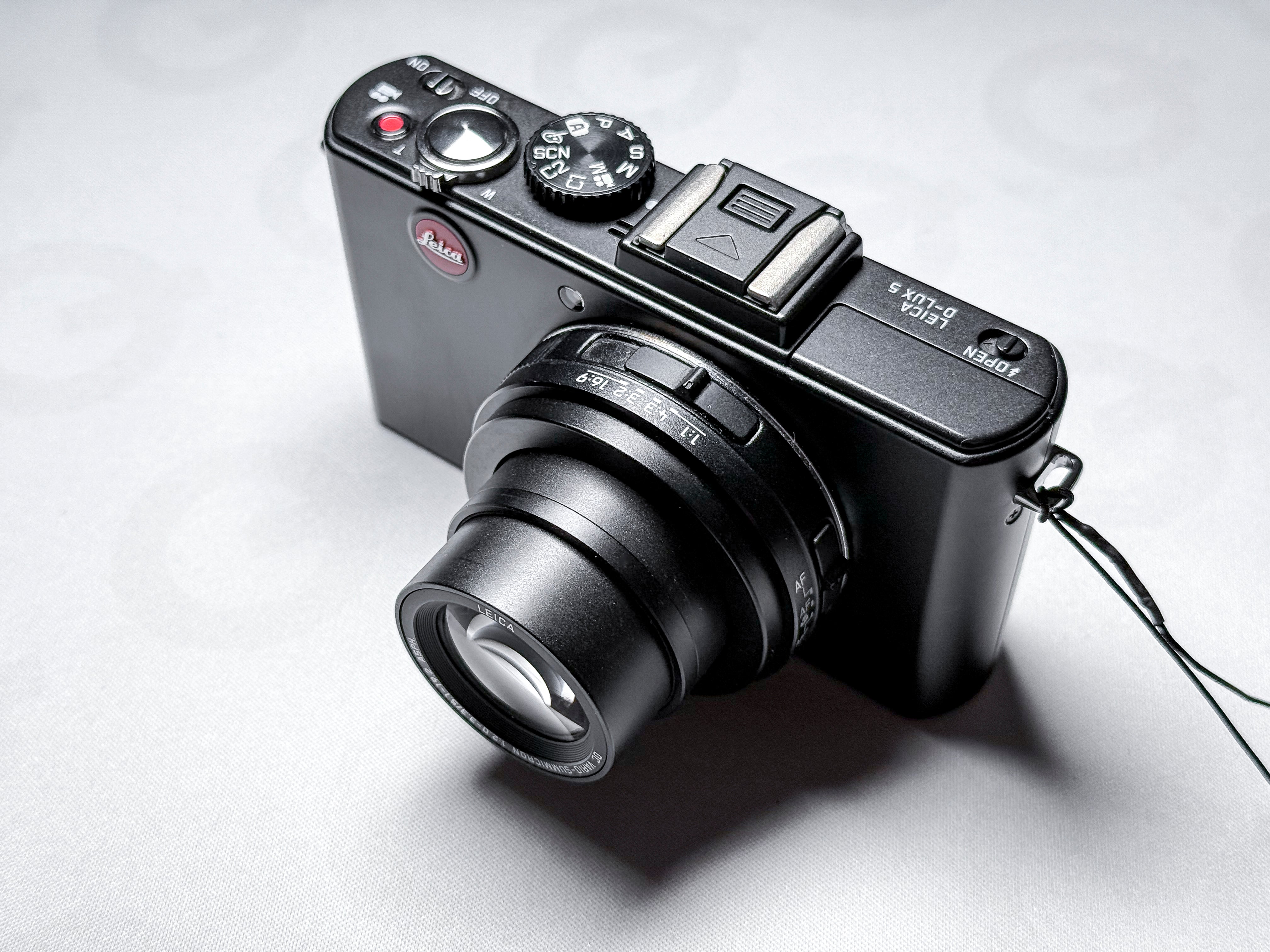 Leica D-Lux 5 CCD Compact Camera Summicron Lens - Warranty, Near Mint DLUX