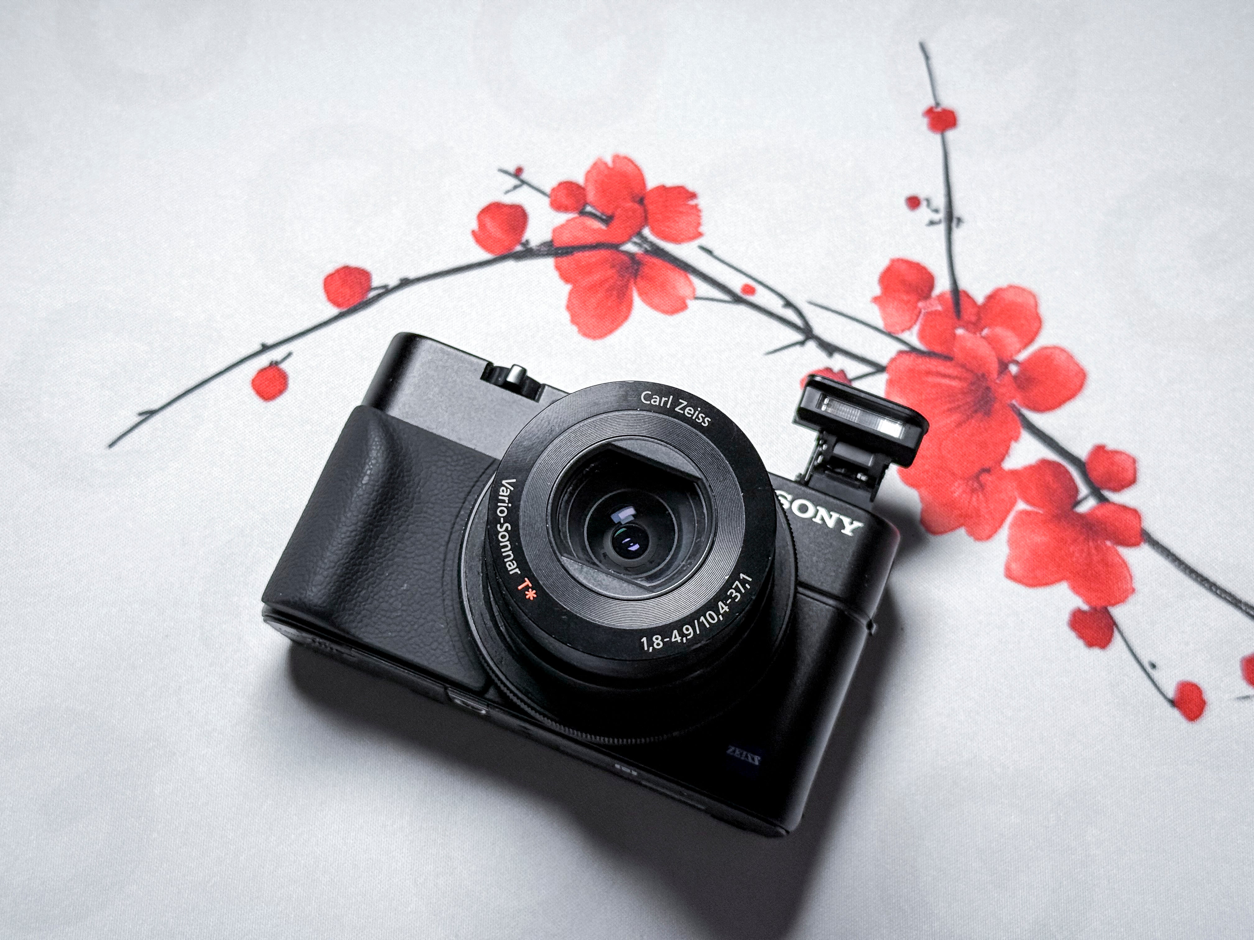 Sony RX100 II (Mark 2) Digital Camera - Near Mint, with Warranty DSC-RX100II