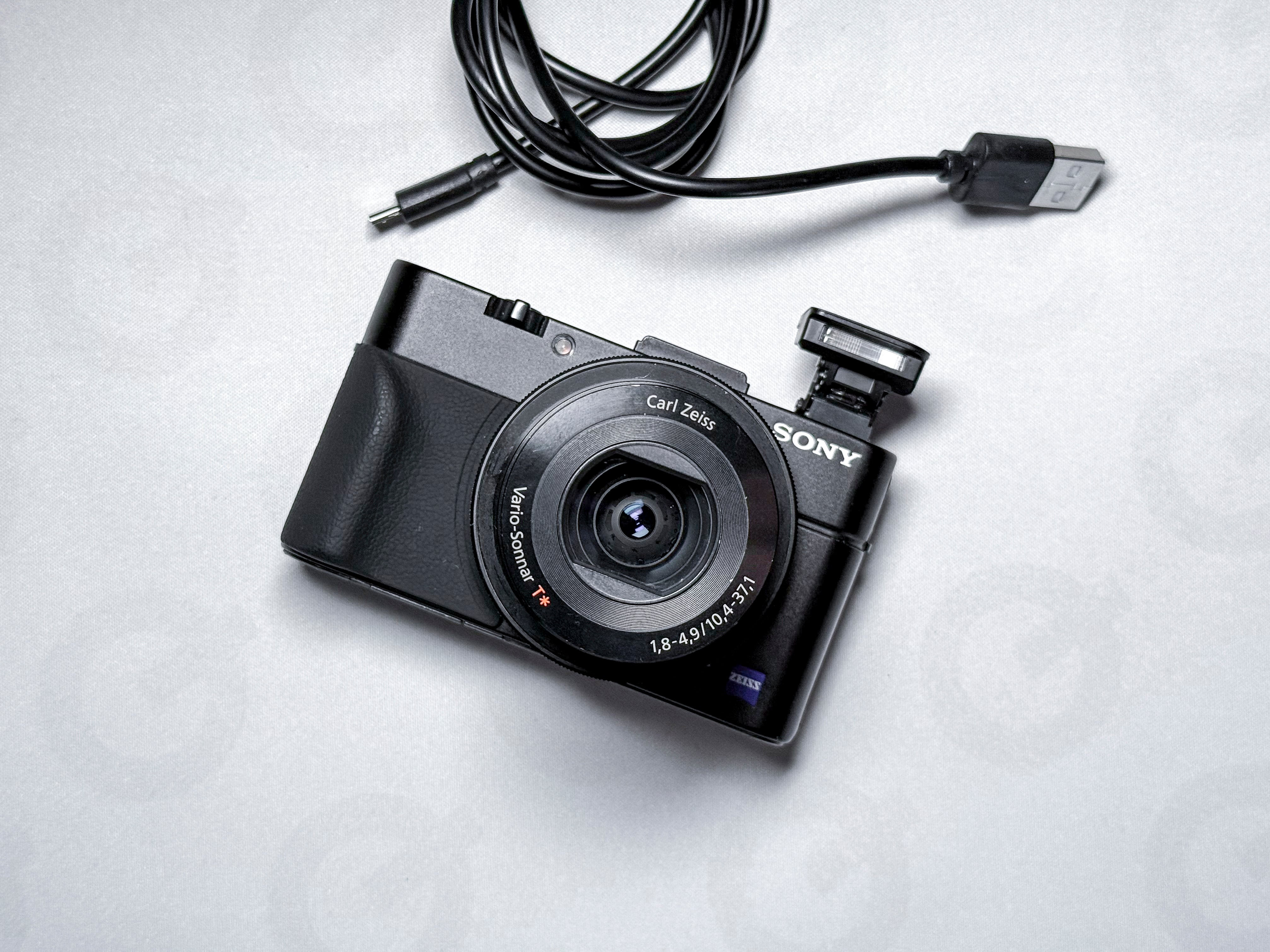 Sony RX100 II (Mark 2) Digital Camera - Near Mint, with Warranty DSC-RX100II