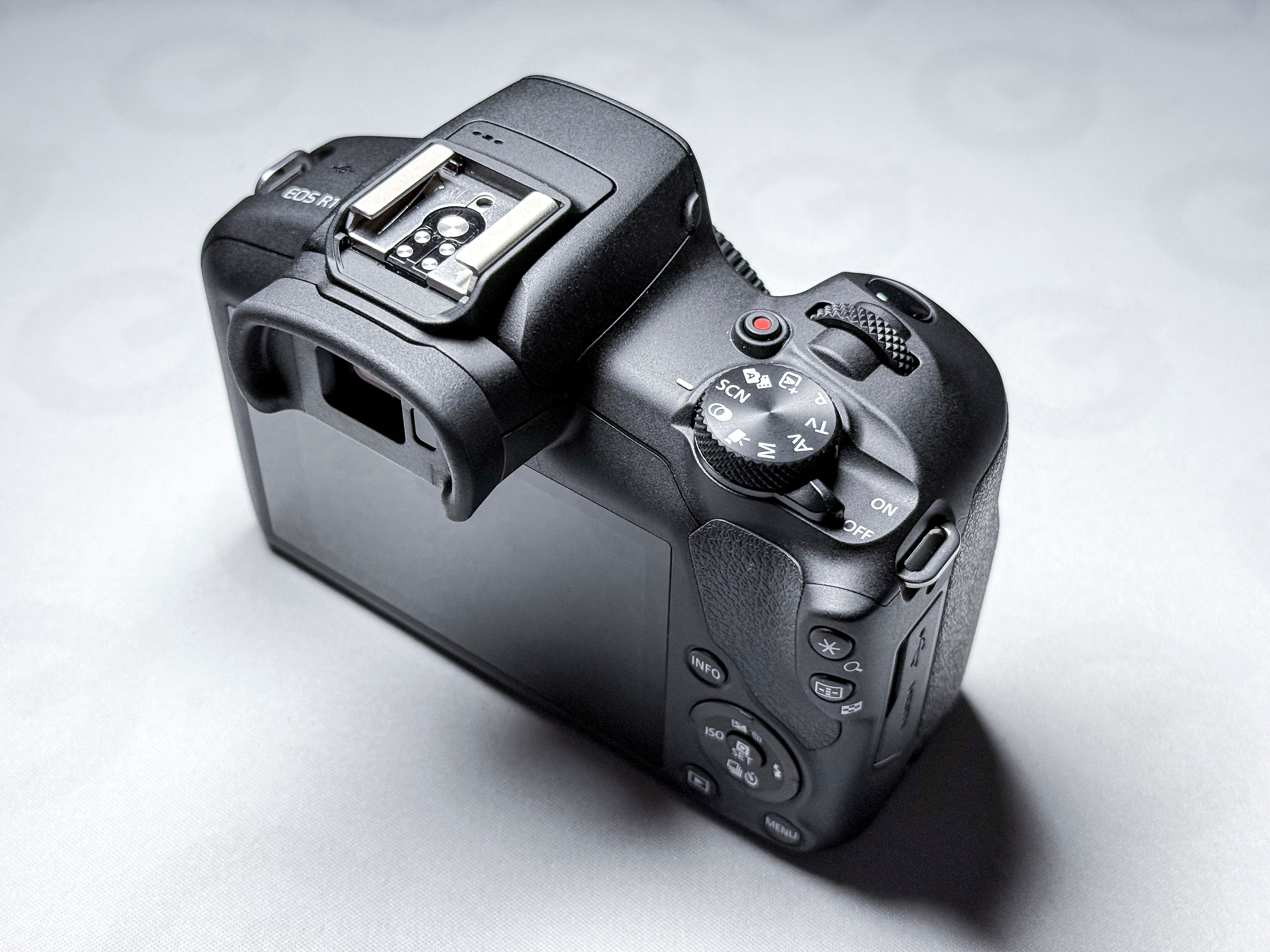 Canon EOS R100 + 18-45mm STM RF-S APS -C Mirroless Kit - Warranty, Mint RF