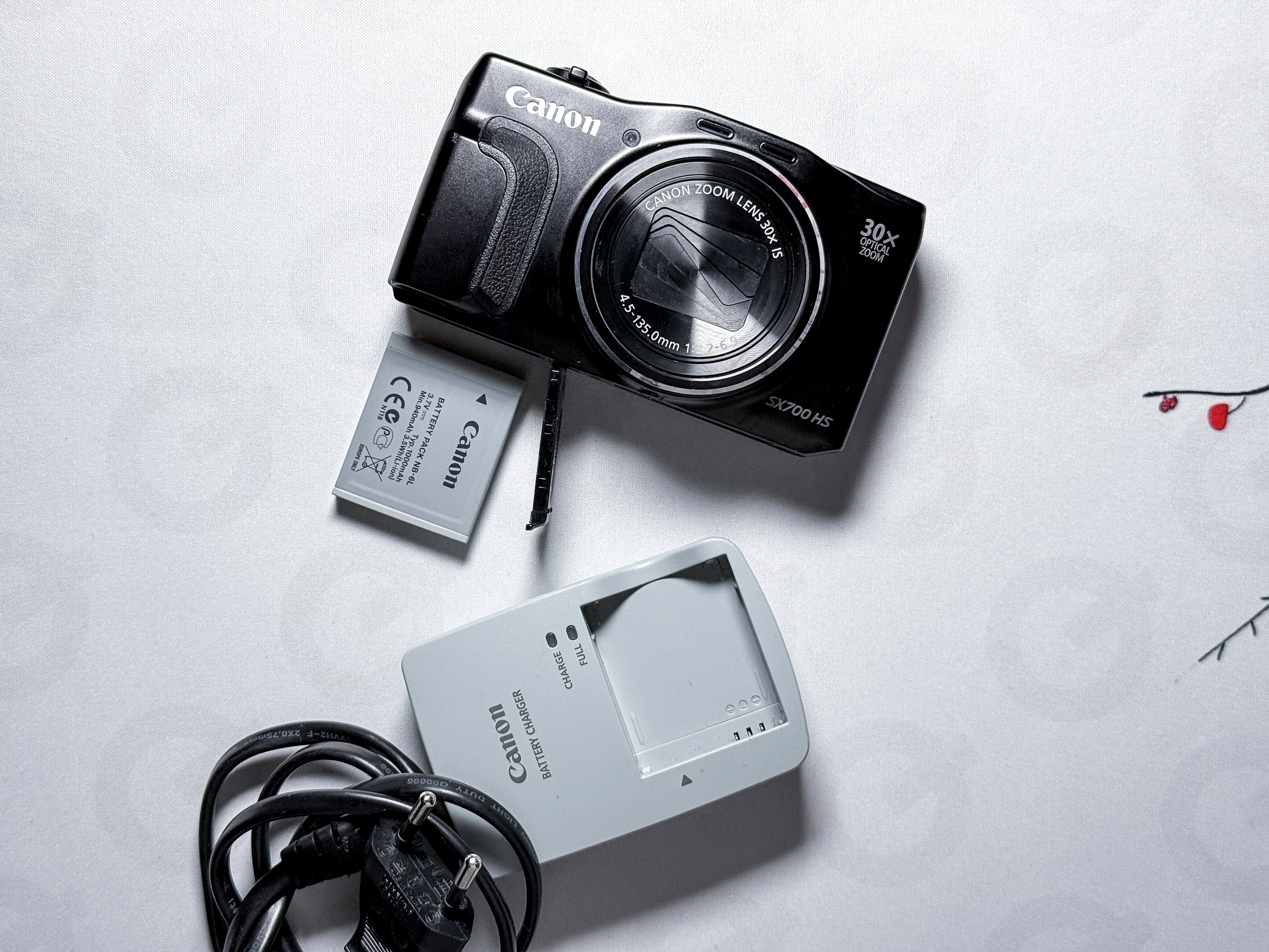 Canon Powershot SX700 HS Compact Camera 30X Zoom - Warranty, Near Mint